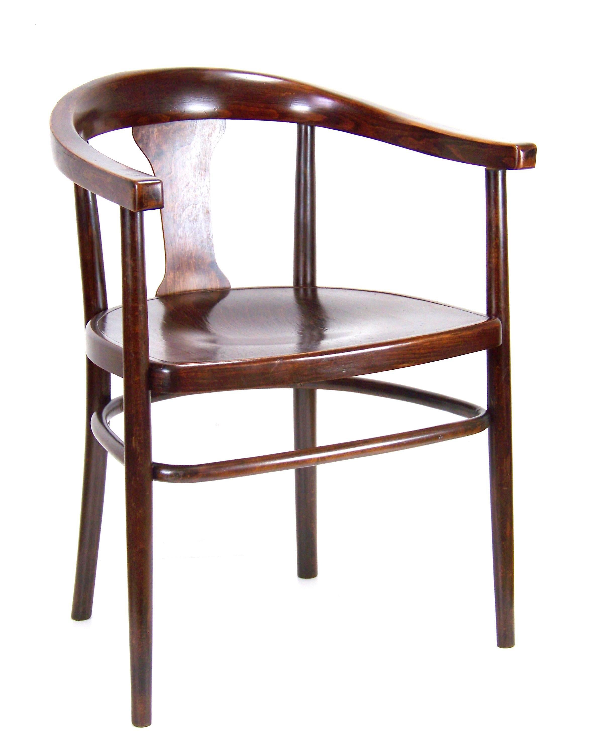 Designed in Austria by the Gebrüder Thonet company. Manufactured by the D.G.Fischel company (the third largest company of its kind). Included in the production program, circa 1910. Original 'Fischel' stamp from circa 1920. Armchair was cleaned and