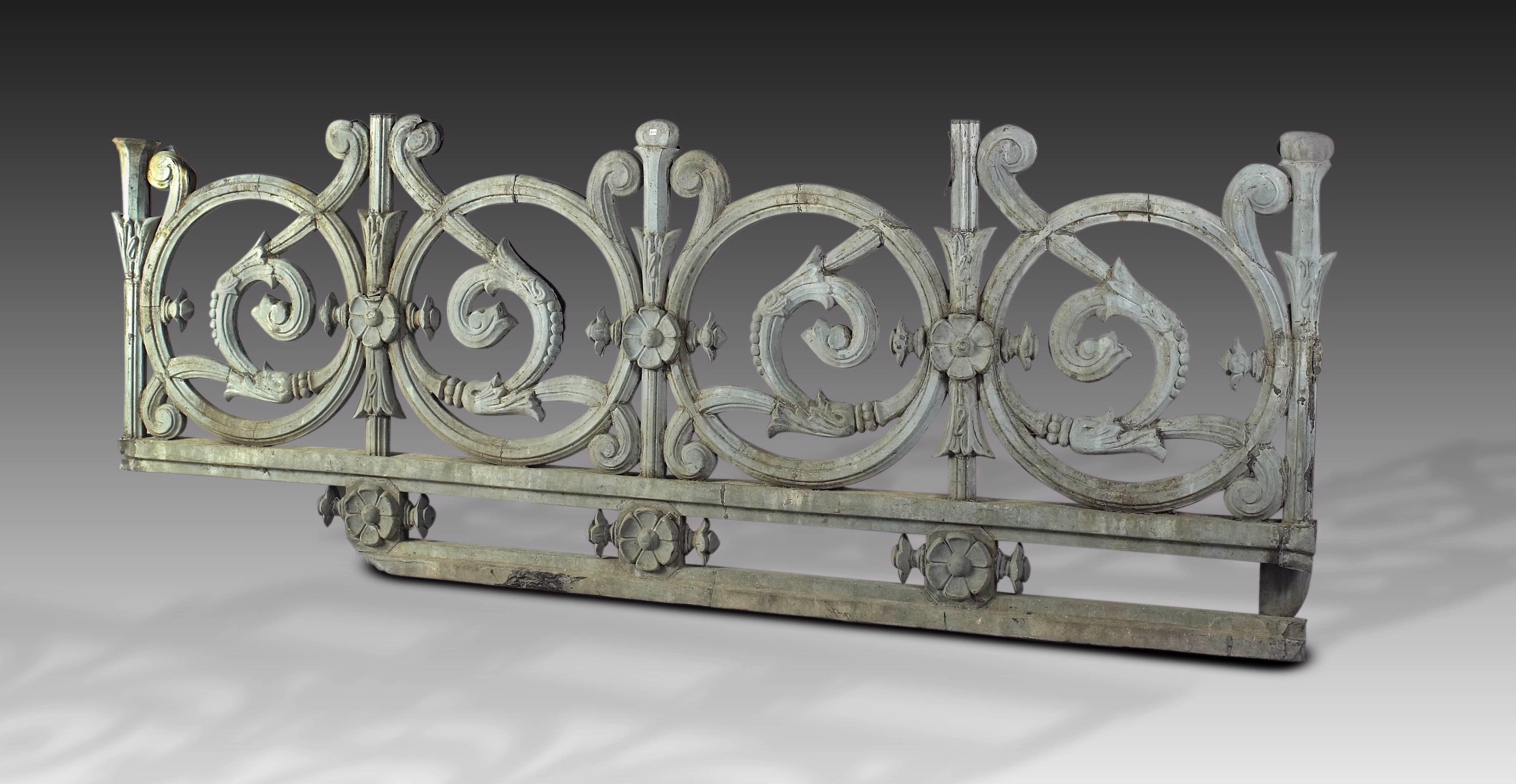 Very exceptional pair of railings, part of rooftop, zinc carved with scrolls, South of France 19th century. Dimensions: W 217 x H 80 cm.