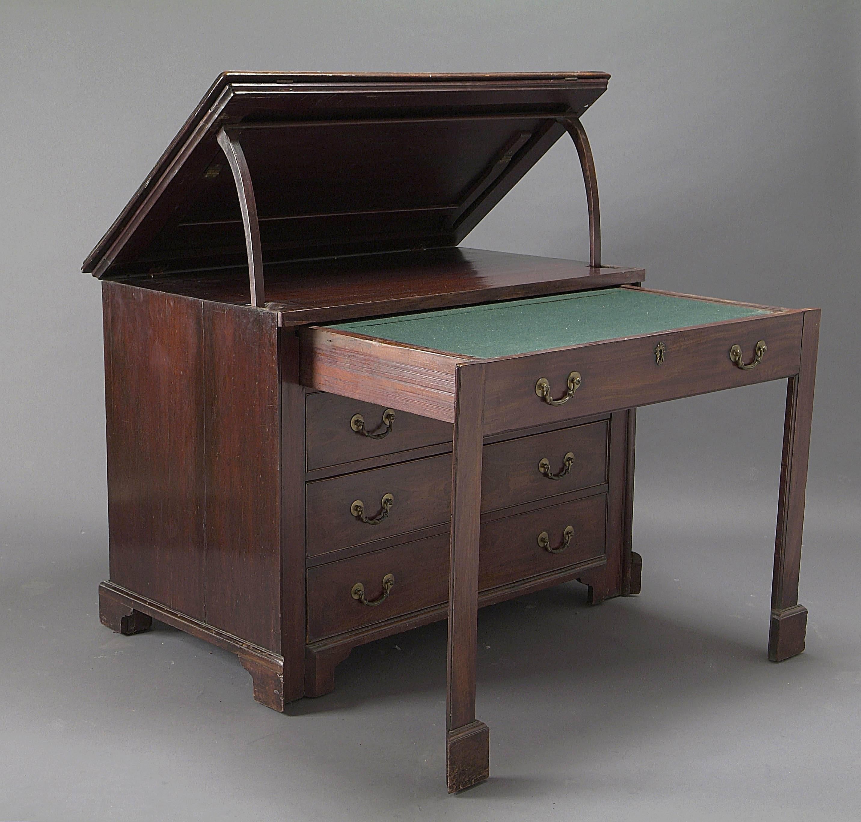 English Scriban in Mahogany from Cuba, England, George III For Sale