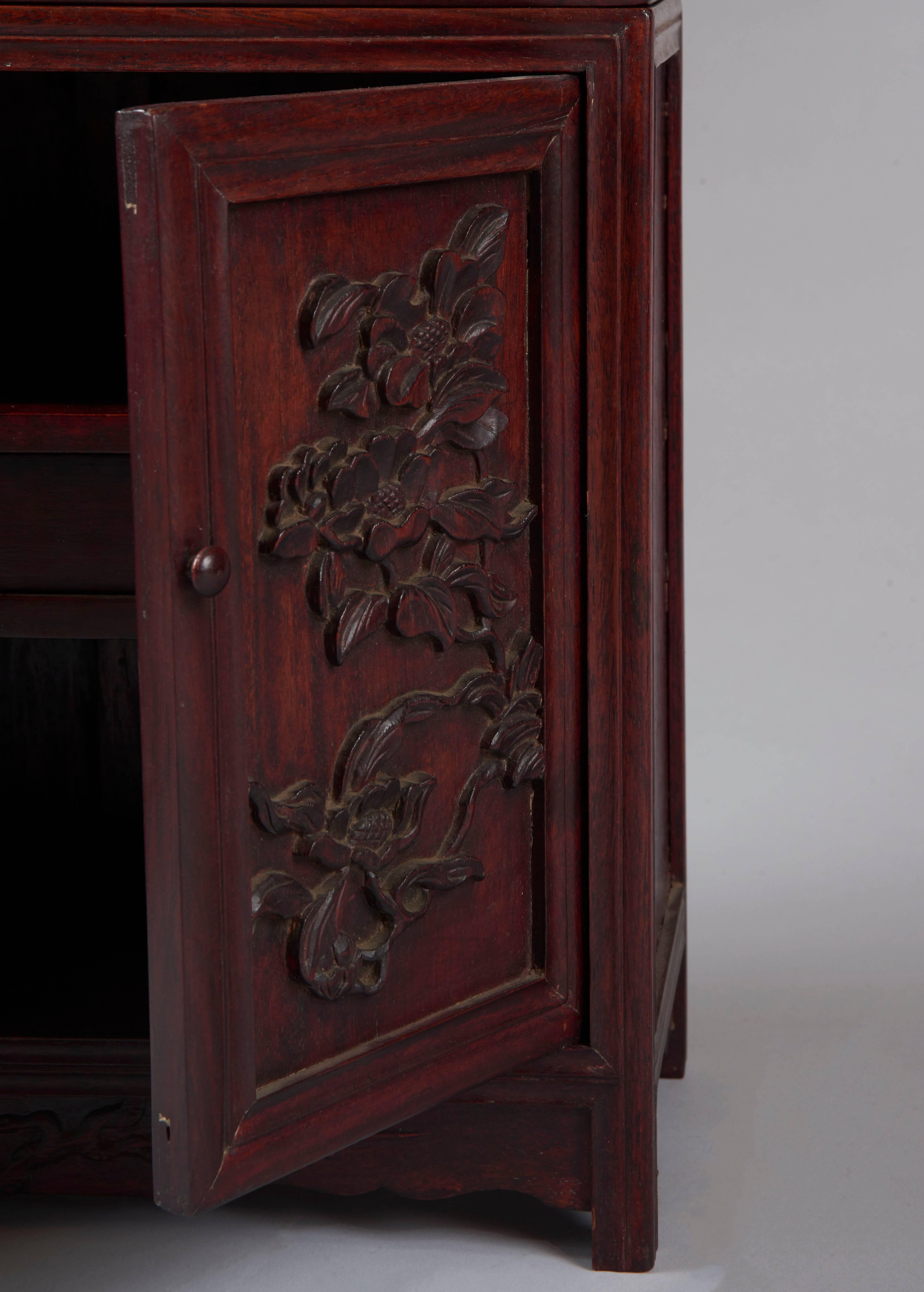 Very Refined Pair of Chinese Shelves, China, Late 19th Century In Excellent Condition For Sale In Paris, FR