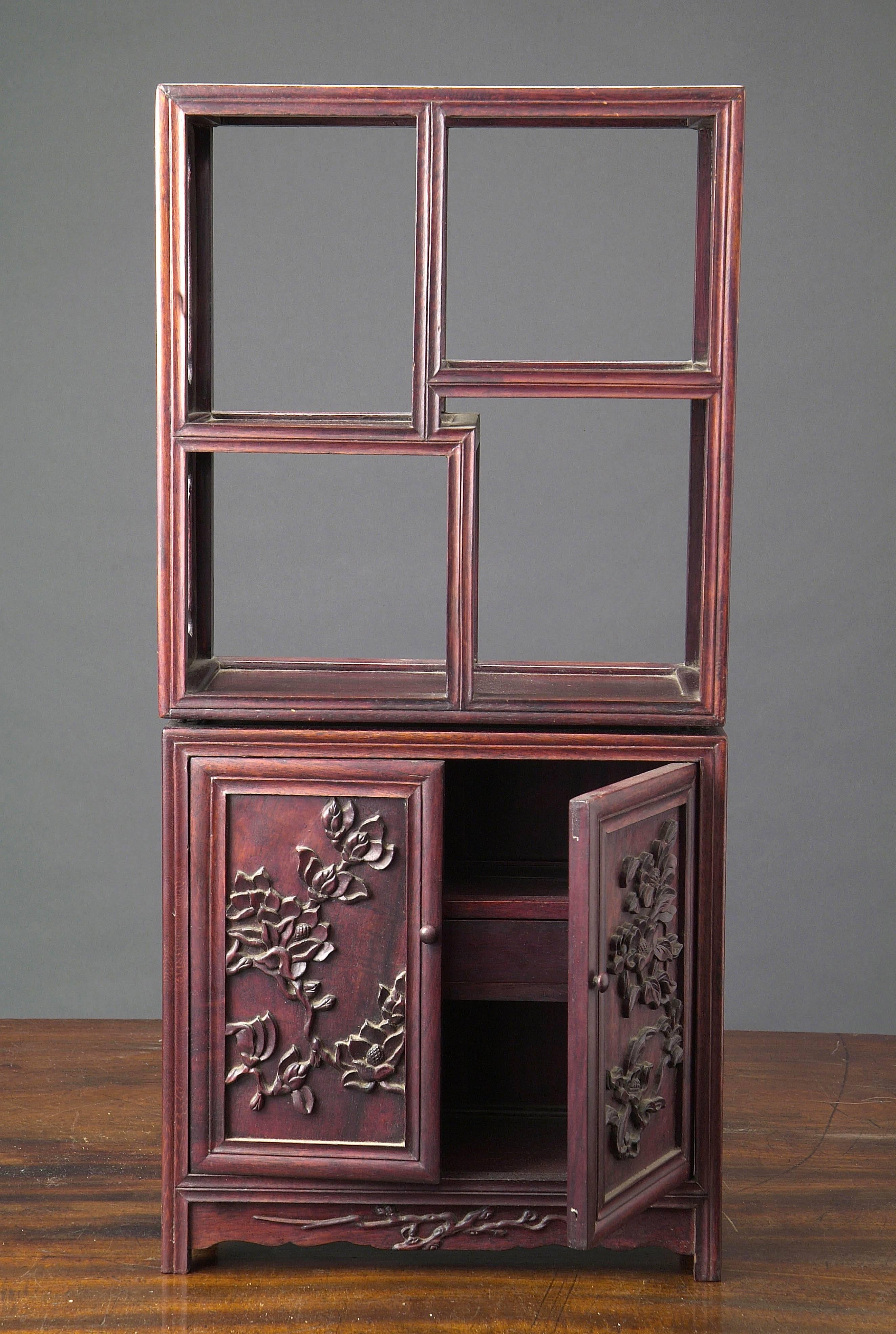 Wood Very Refined Pair of Chinese Shelves, China, Late 19th Century For Sale
