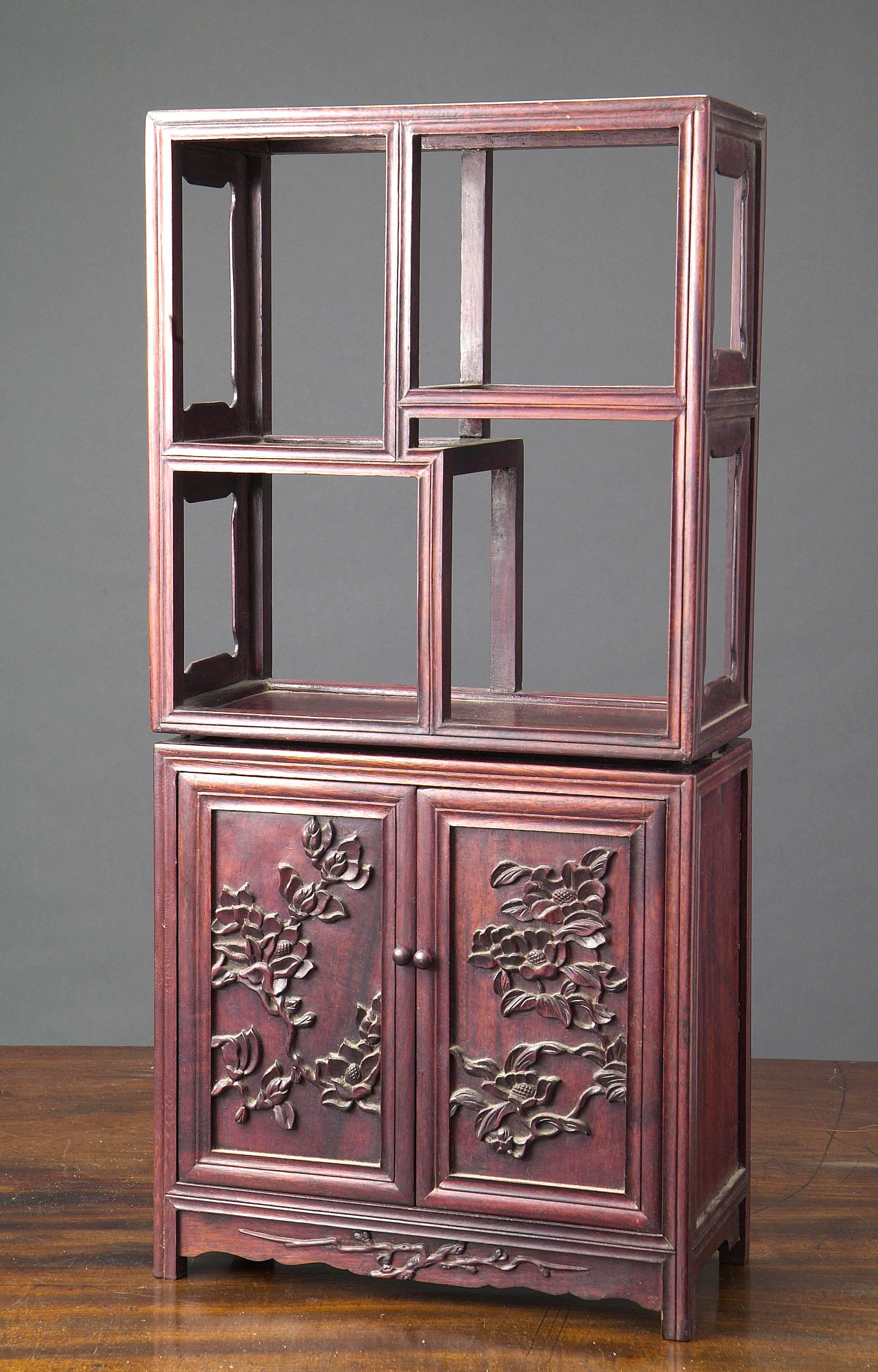 Very Refined Pair of Chinese Shelves, China, Late 19th Century For Sale 1