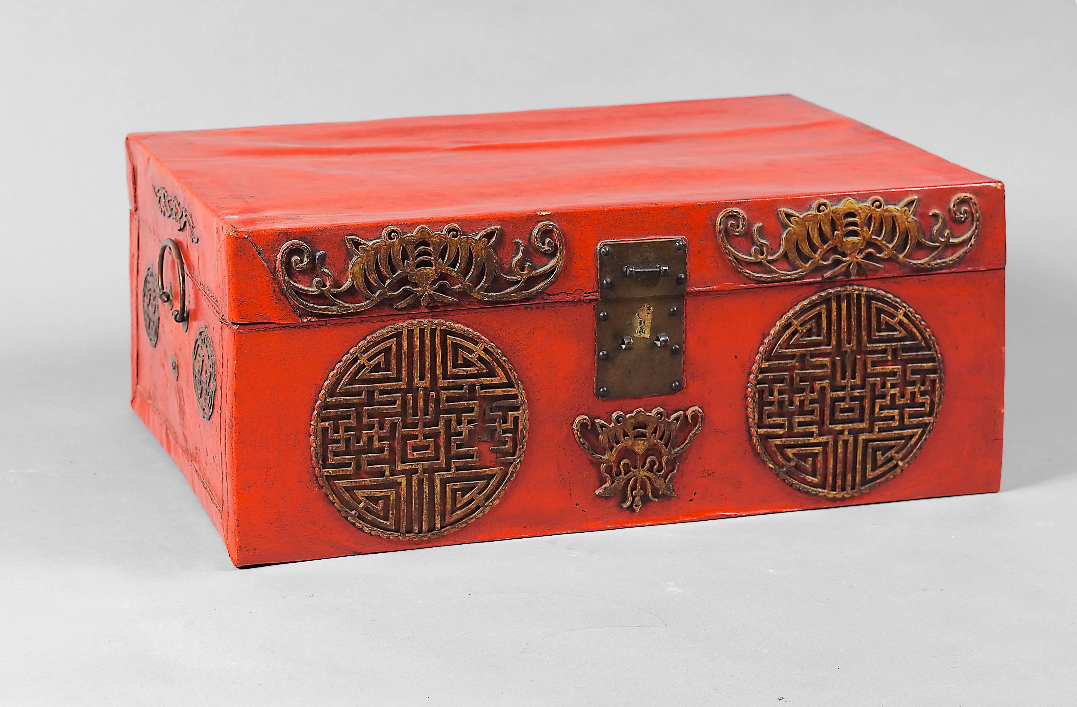 Chests in red lacquered leather - intended to receive wedding clothes - geometric patterns and carved gilt scrolls on the front - 
China XIXth century 
Dimensions: 73 X 47 X H.29 cm 
