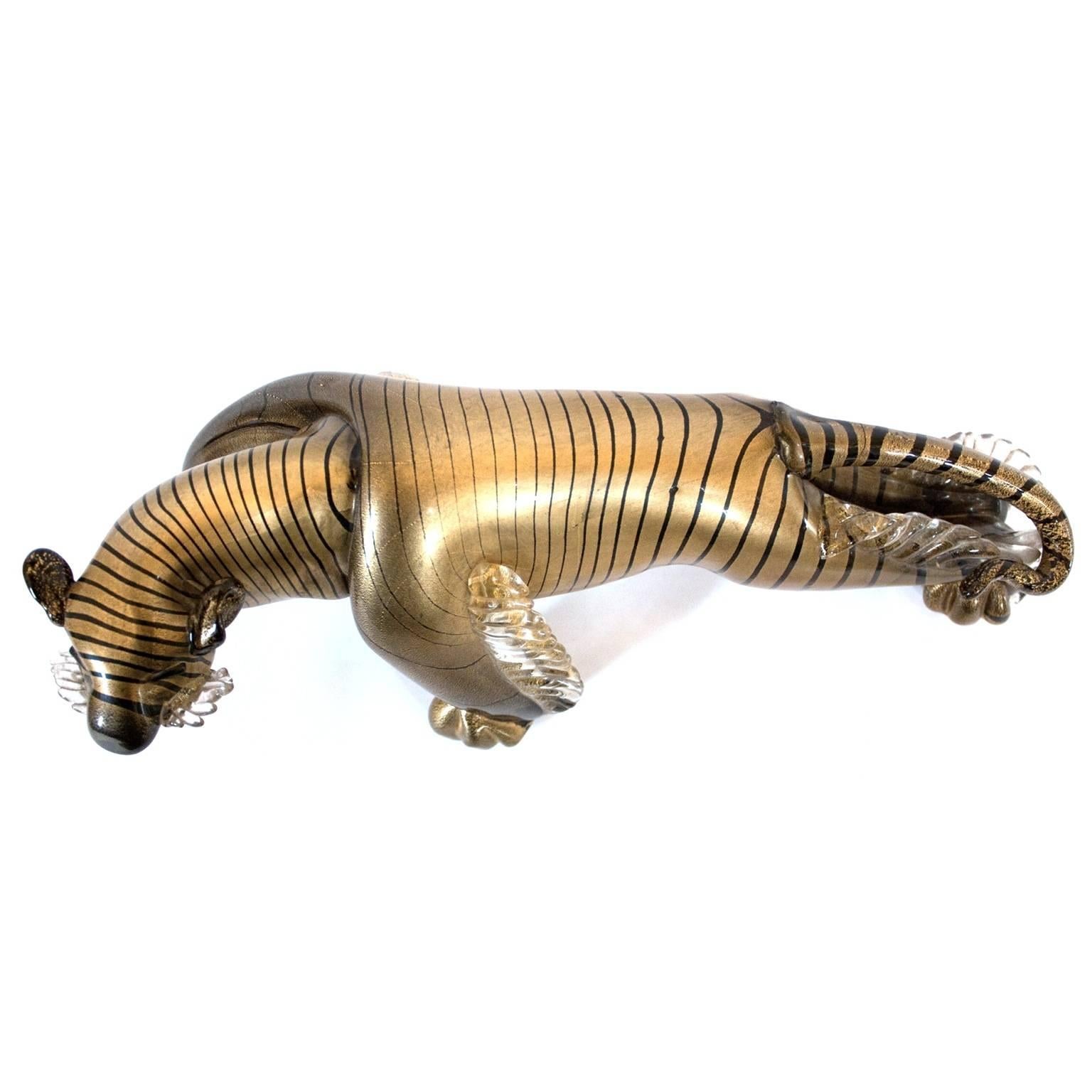 Tiger designed by Alfredo Barbini in circa 1950. Murano blown glass with gold leaf.