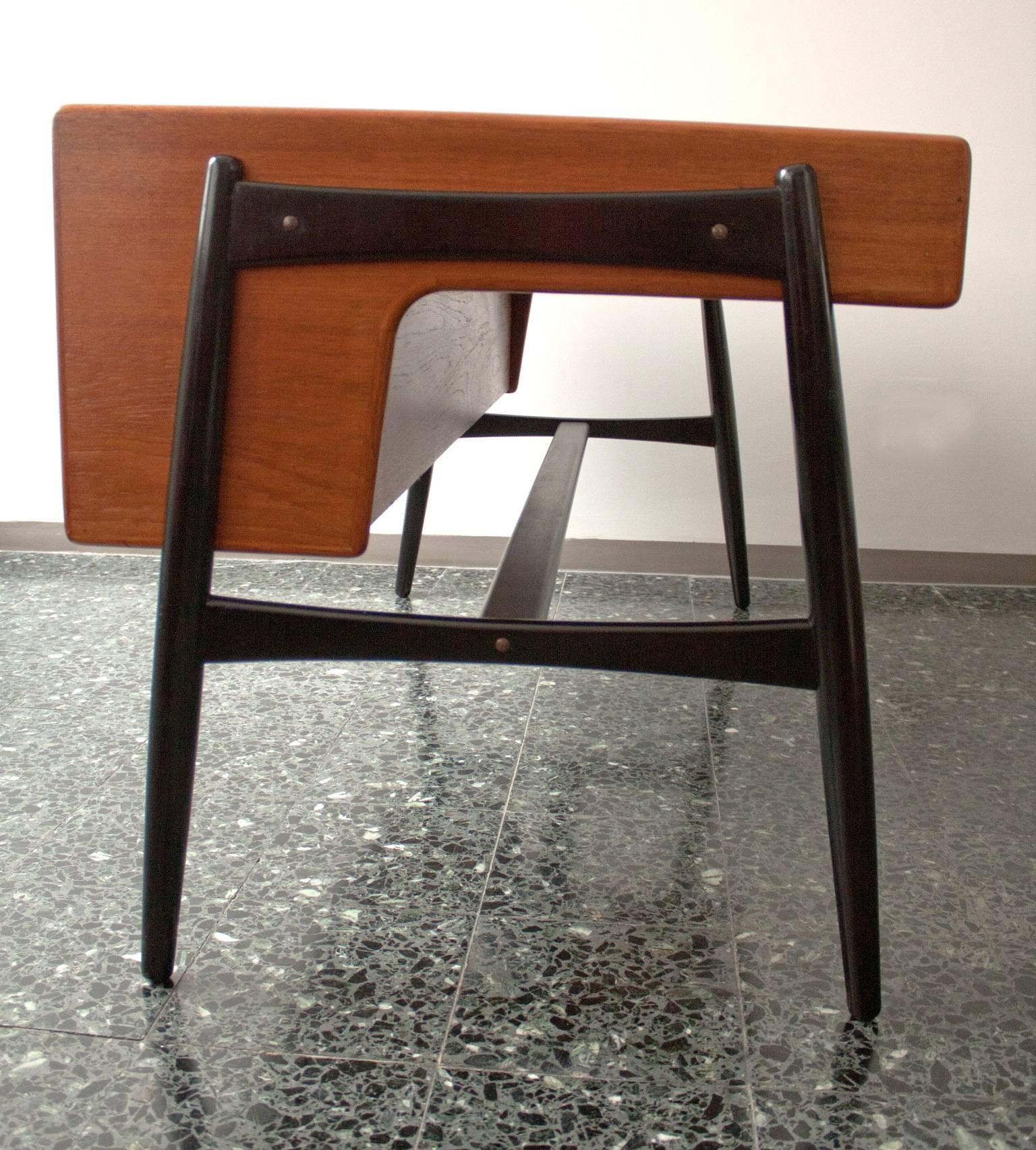 Brenderup Møbelfabrik, 1950, Desk In Good Condition For Sale In Torino, Piemonte