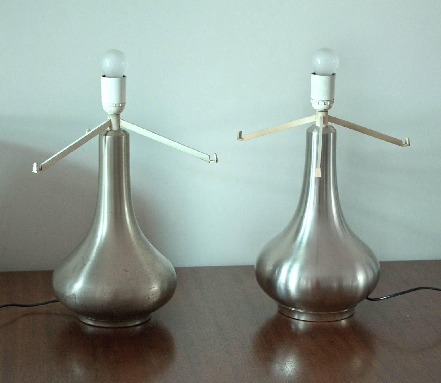 A table lamp, 