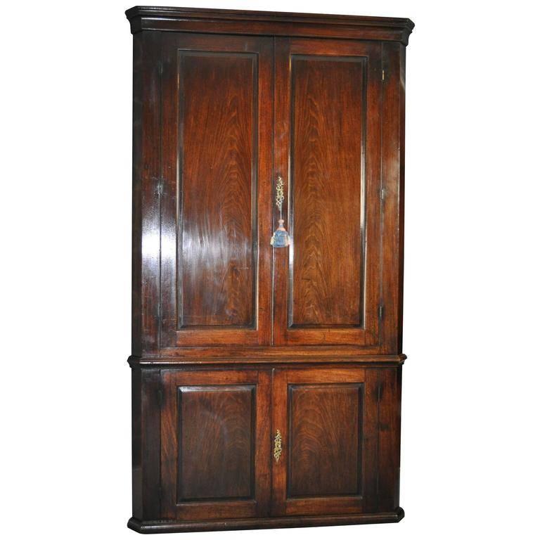 Tall Mid-18th Century Mahogany Corner Cupboard In Good Condition For Sale In Folkestone, Kent