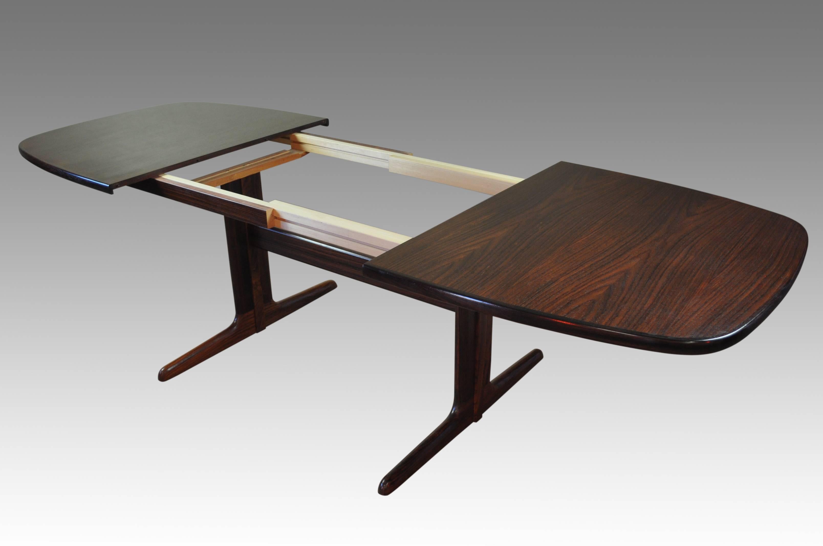 Danish Mid-Century Rosewood Dining Table In Good Condition In Folkestone, Kent
