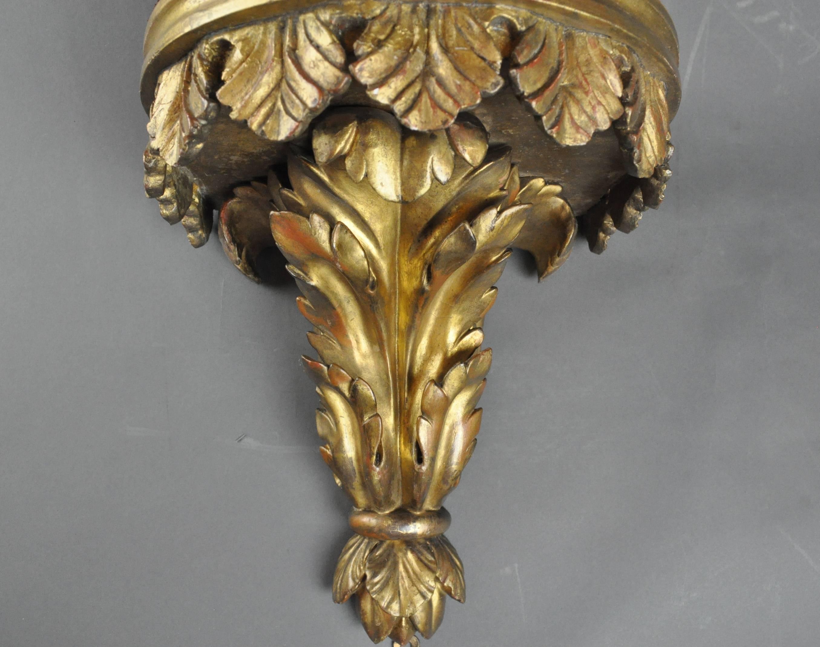 Late 18th Century Carved Giltwood Wall Bracket In Good Condition For Sale In Folkestone, Kent