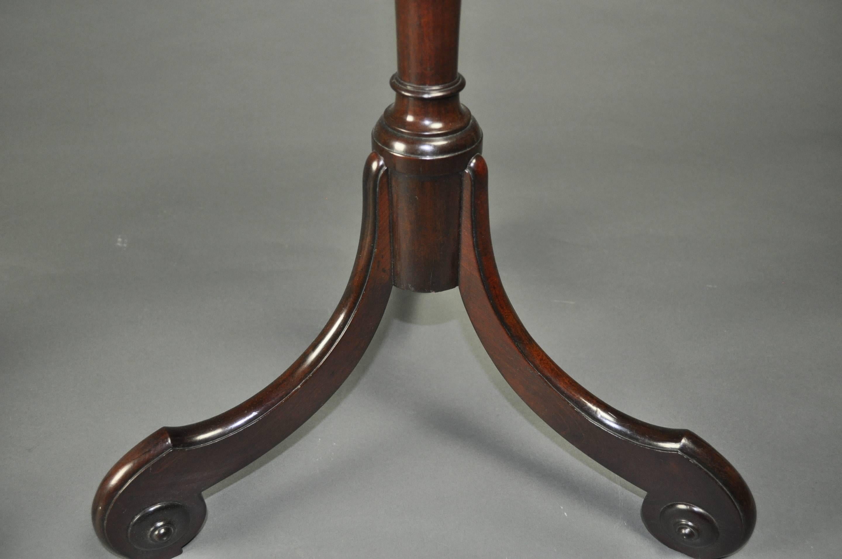 A fine and rare pair of Virginia walnut, early 18th century torchères, with flower-shaped and dished tops supported on turned stems with umbrella-shaped scrolled tripod bases.