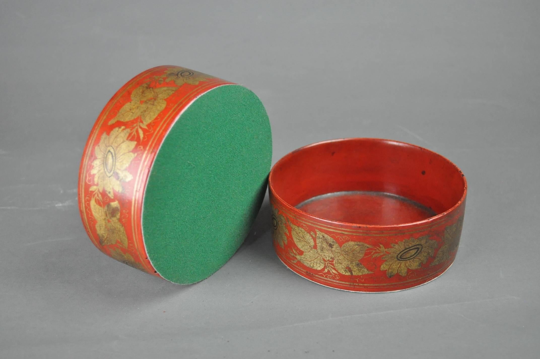 A good pair of Regency red lacquer papier mâché coasters decorated with bands of gilt foliage, in excellent condition.
 