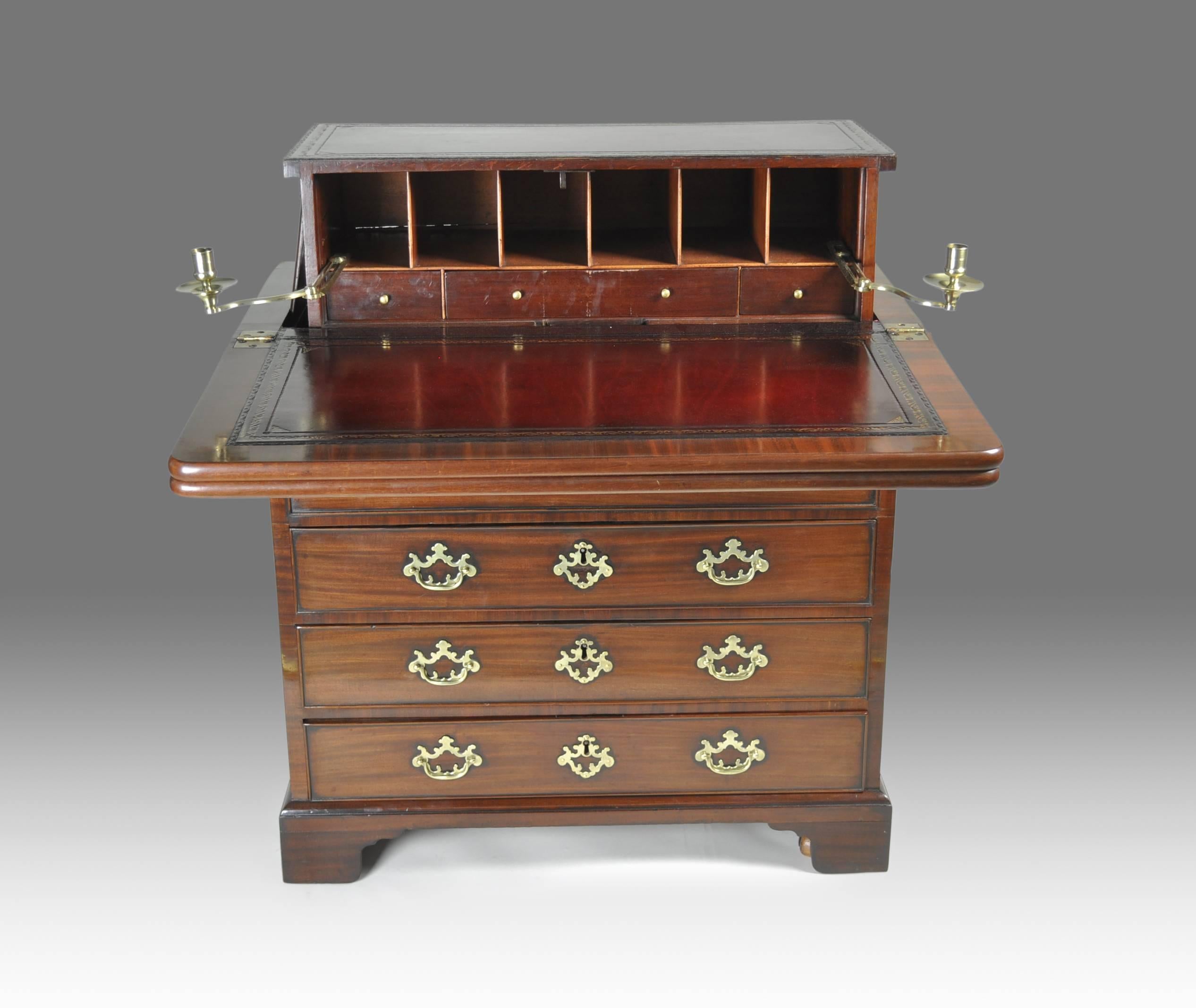 Mahogany Metamorphic Bachelor's Chest In Good Condition For Sale In Folkestone, Kent
