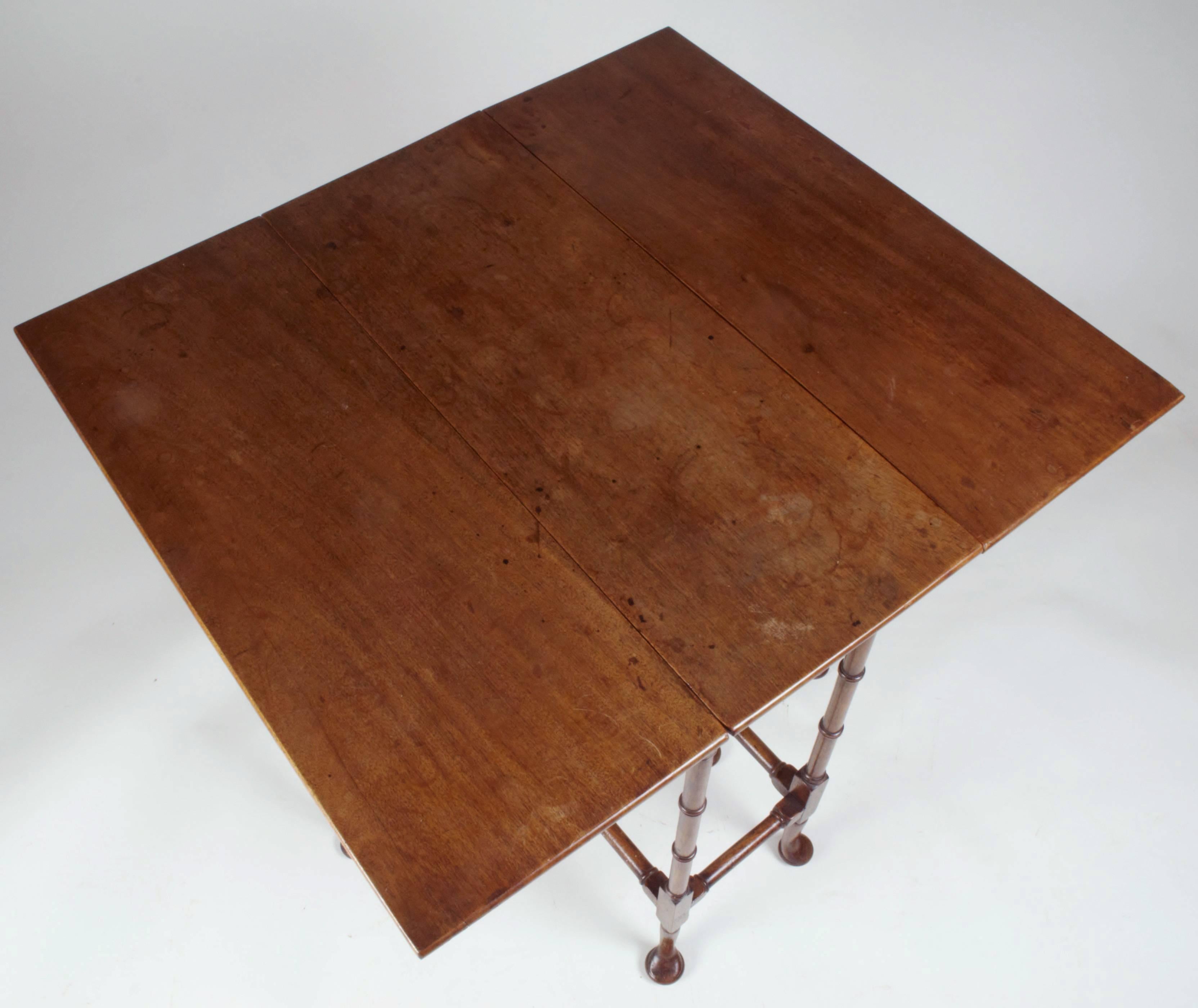 18th Century Mahogany Spider-Leg Occasional Table In Good Condition For Sale In Folkestone, Kent