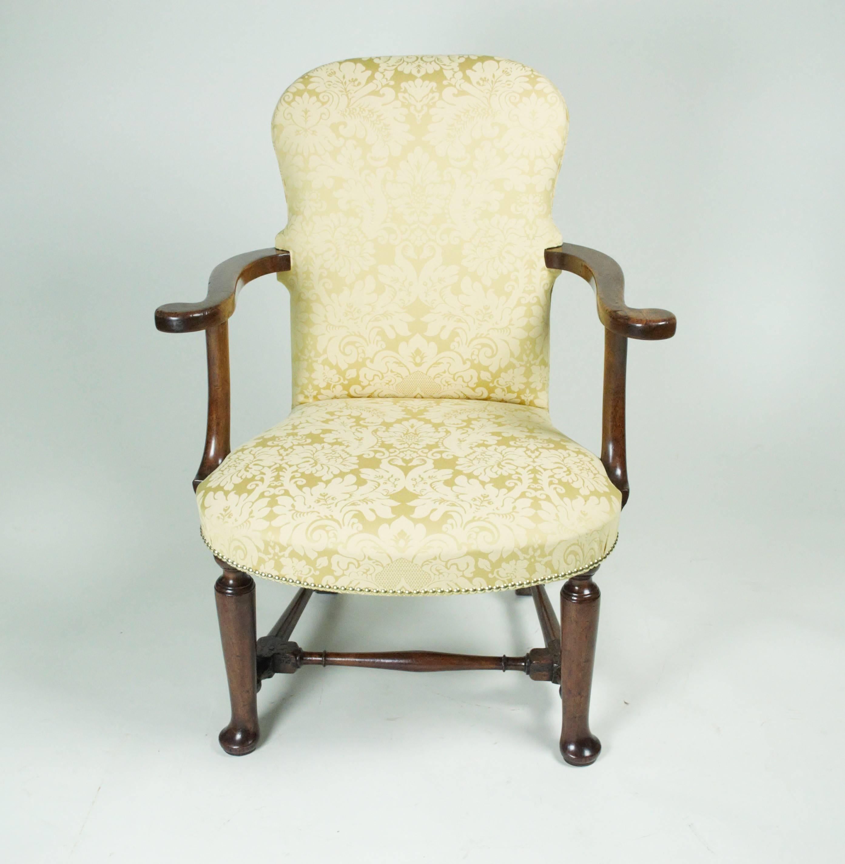 George II Walnut Upholstered Armchair In Good Condition For Sale In Folkestone, Kent