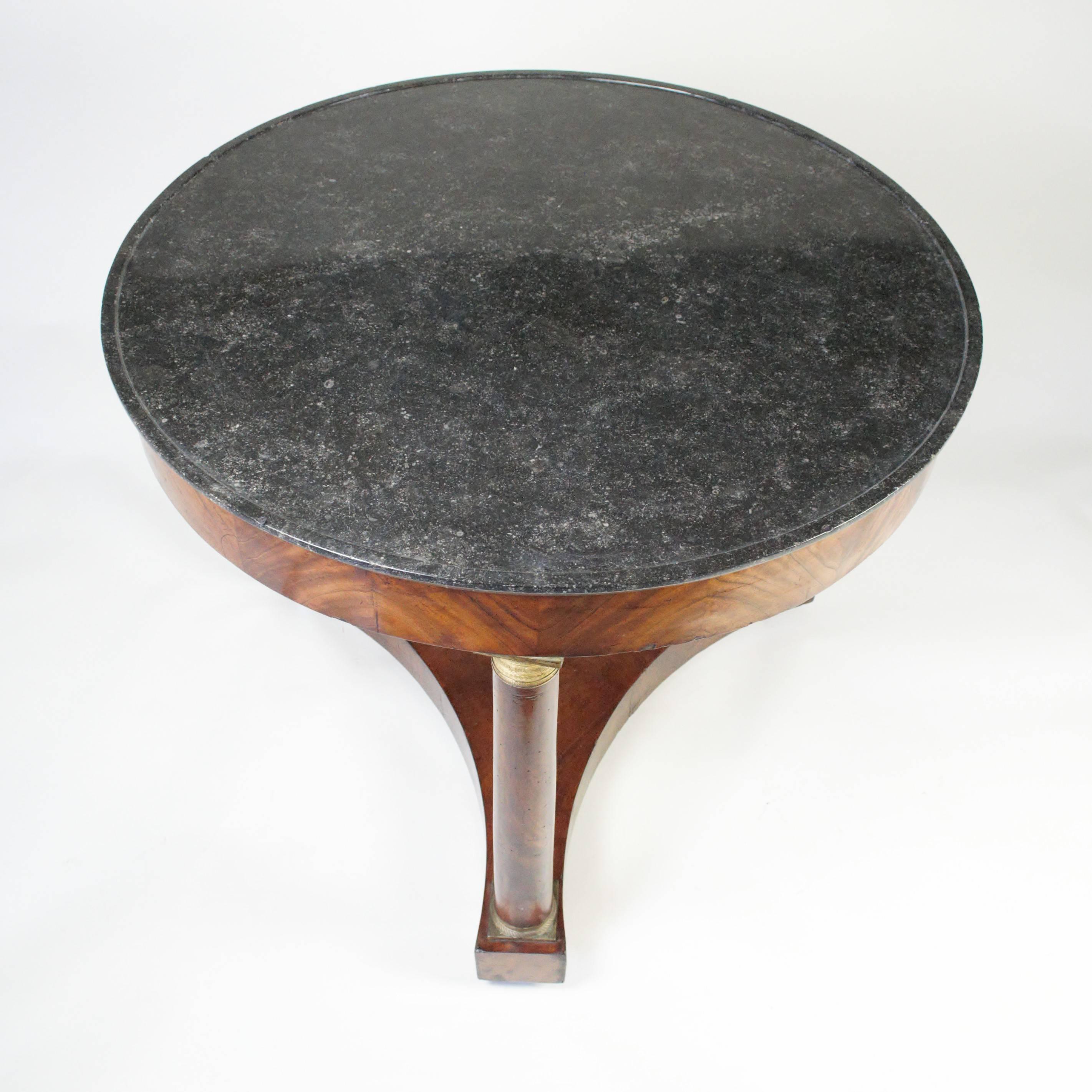 Régence Circular Mahogany Center Table with Marble Top For Sale