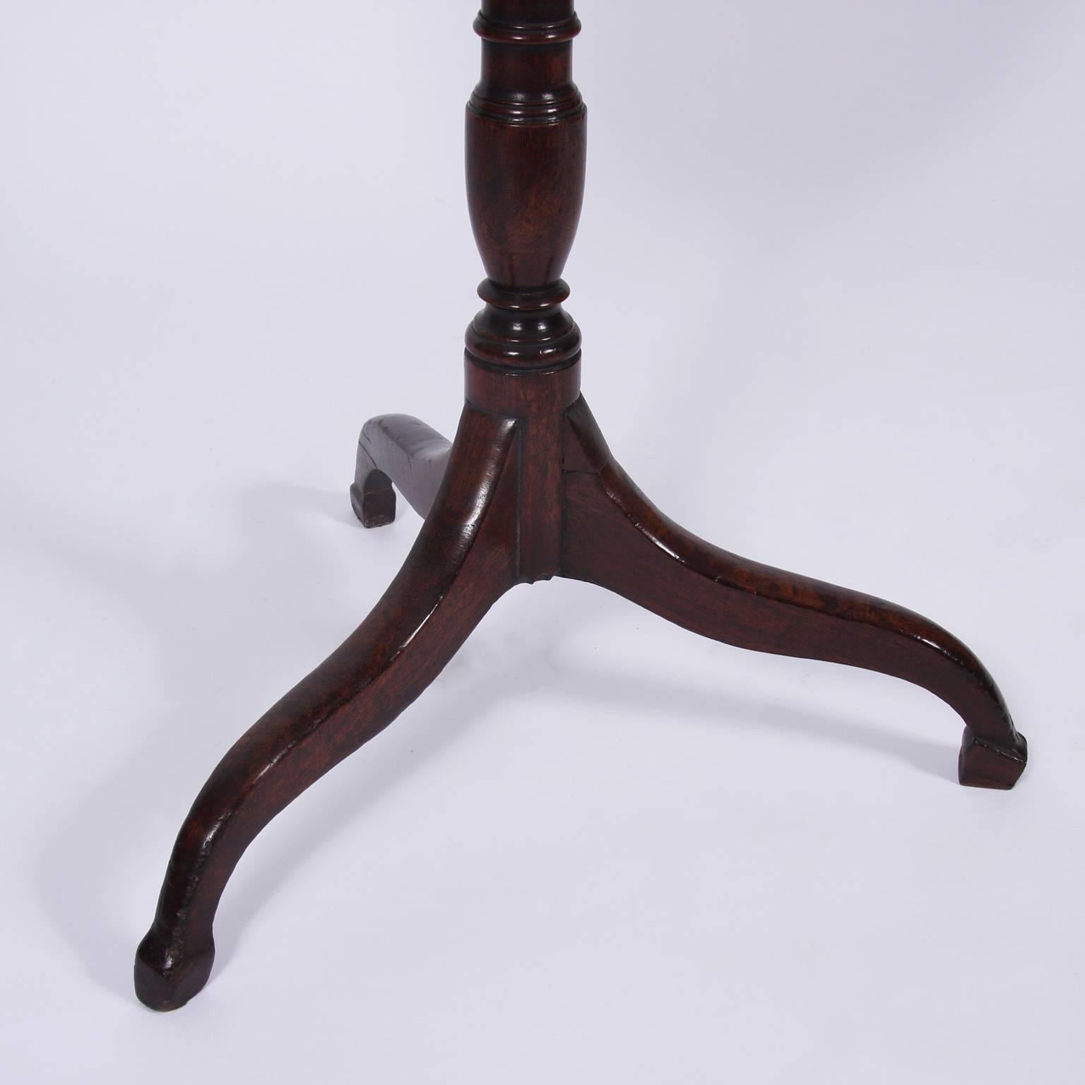 Small Mahogany Snap Top Table / Occasional Table, English, Early 19th Century 1