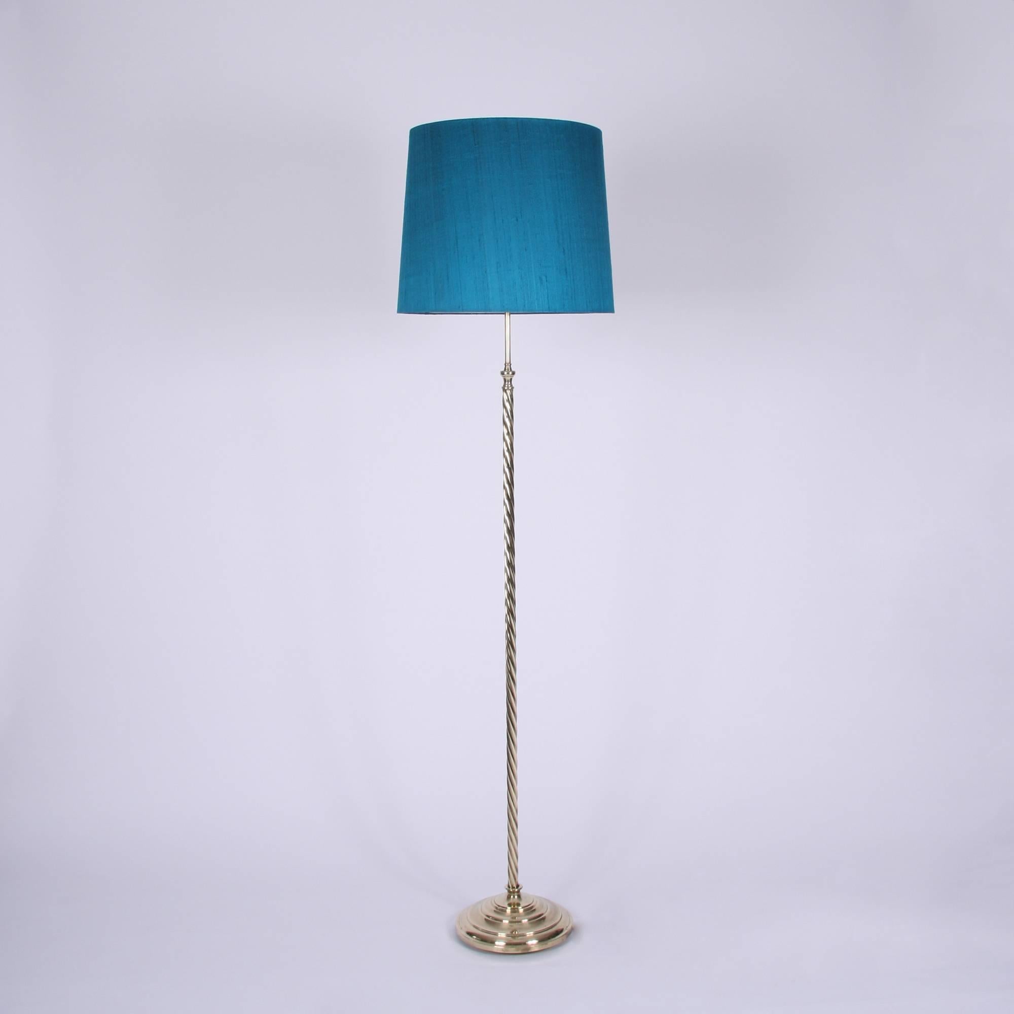 Beautiful 'Rope Twist' brass floor lamp 

French, 20th century

Rewired and PAT tested.
     
