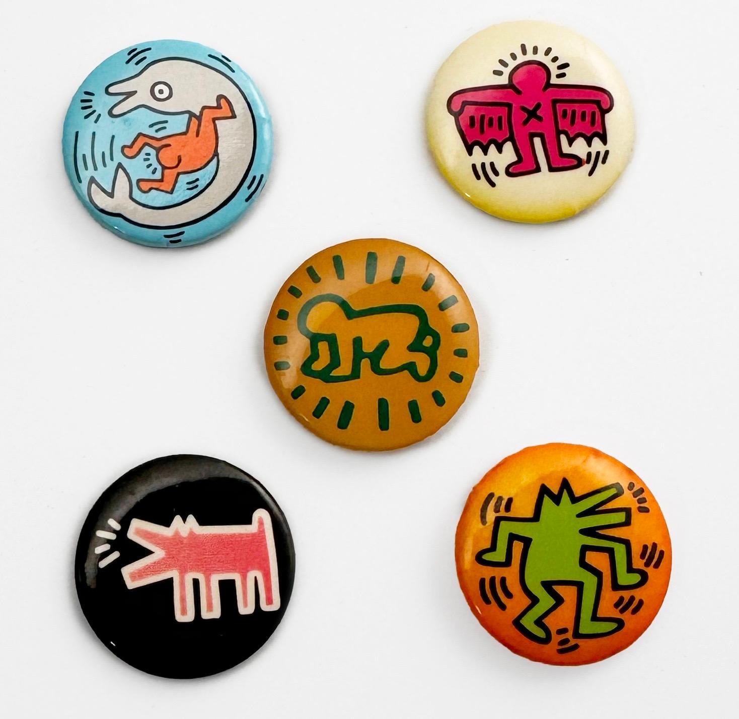 Keith Haring Pop Shop 1986 'Set of 5 Original Pins' In Good Condition For Sale In Brooklyn, NY