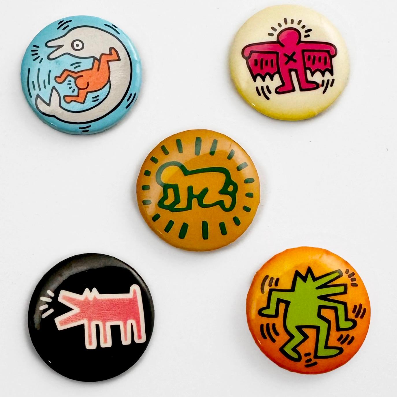 Keith Haring Pop Shop 1986 'Set of 5 Original Pins' In Good Condition For Sale In Brooklyn, NY