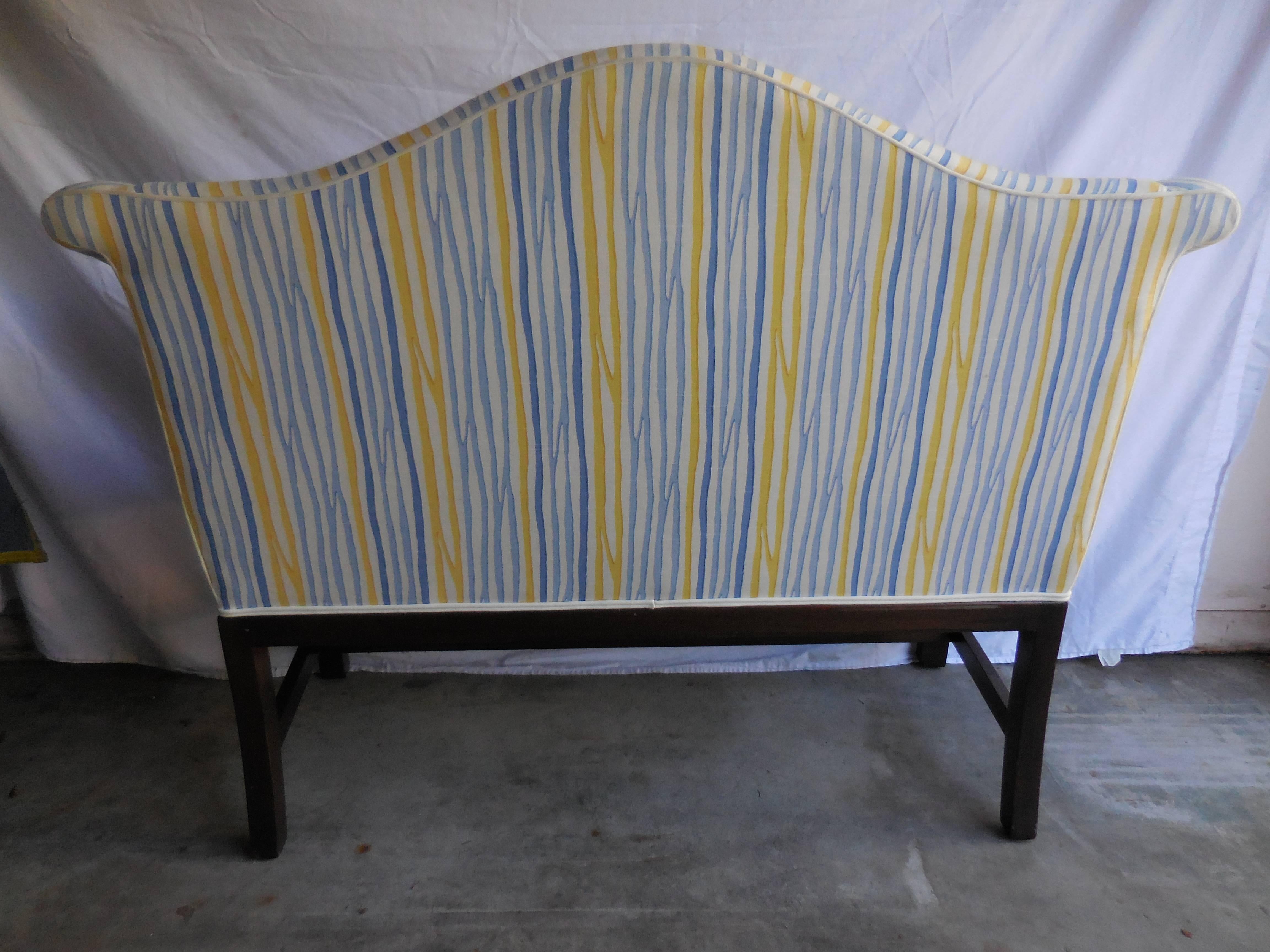 Contemporary Camelback Settee In Excellent Condition For Sale In West Palm Beach, FL