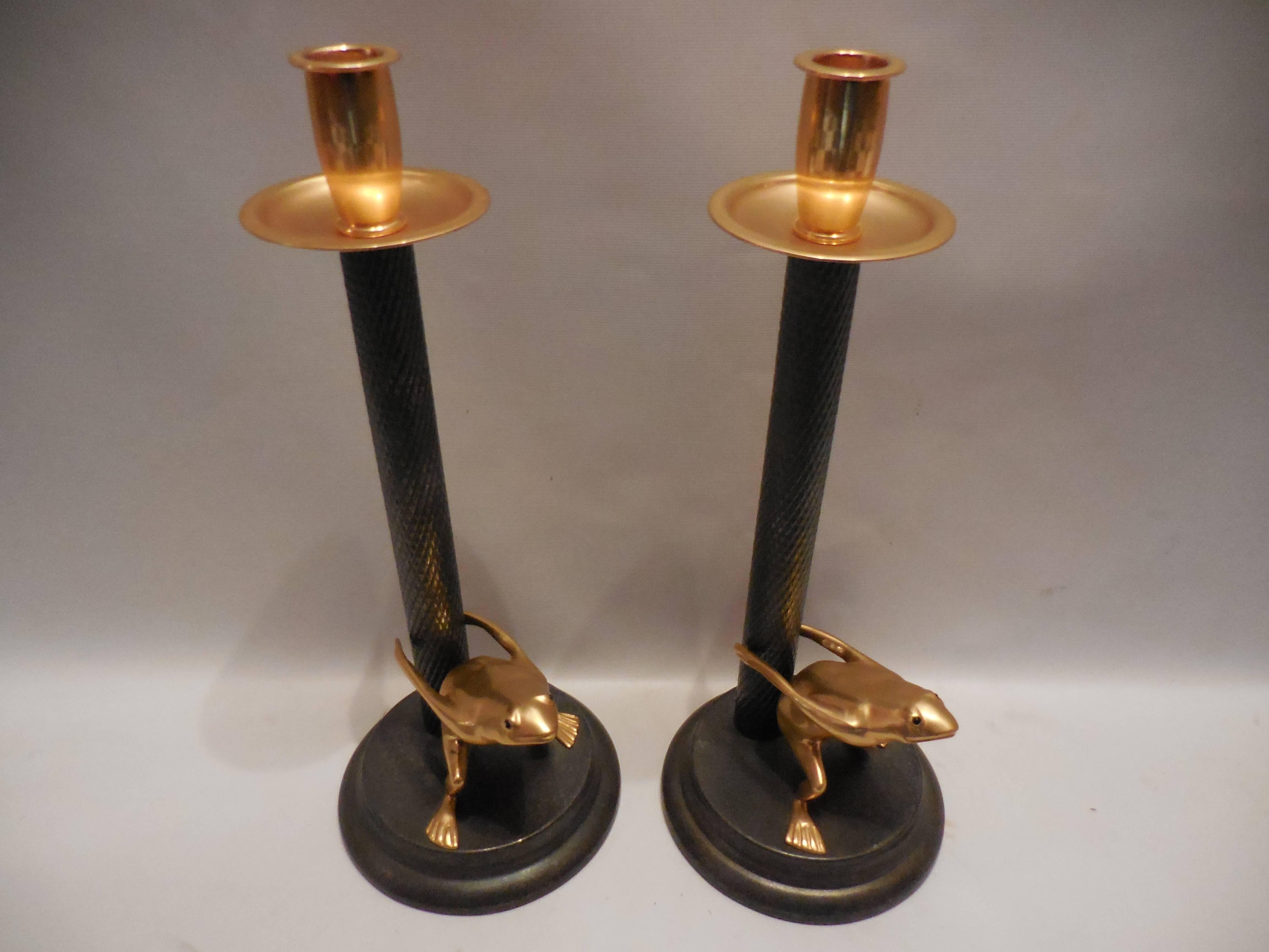 A vintage pair of Italian frog candleholders, signed by Hauy Pouigo. Made of gunmetal and bronze. In excellent condition.