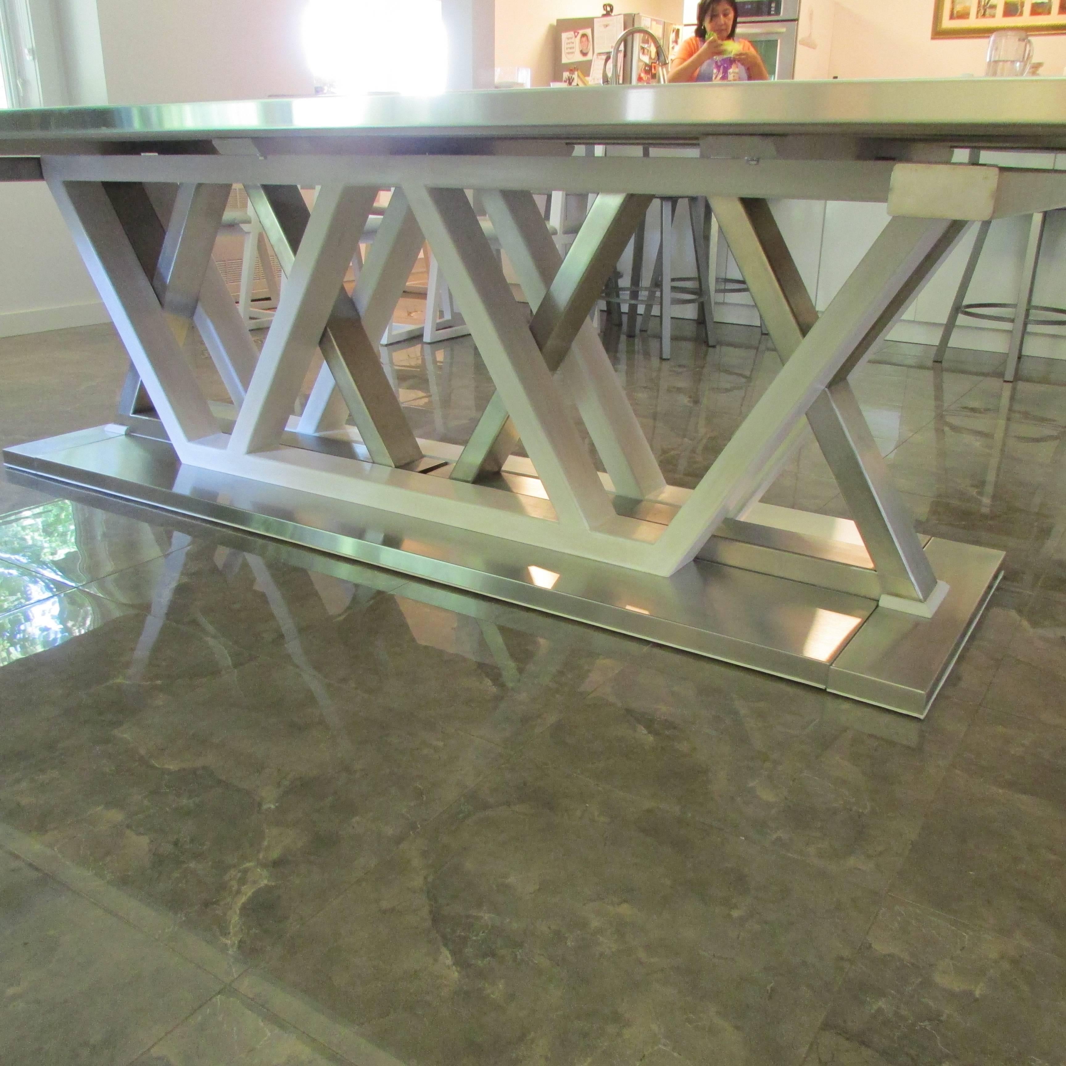 Modern, Contemporary, Stainless Steel and Wood Pedestal Dining Room Table In New Condition For Sale In Passaic, NJ