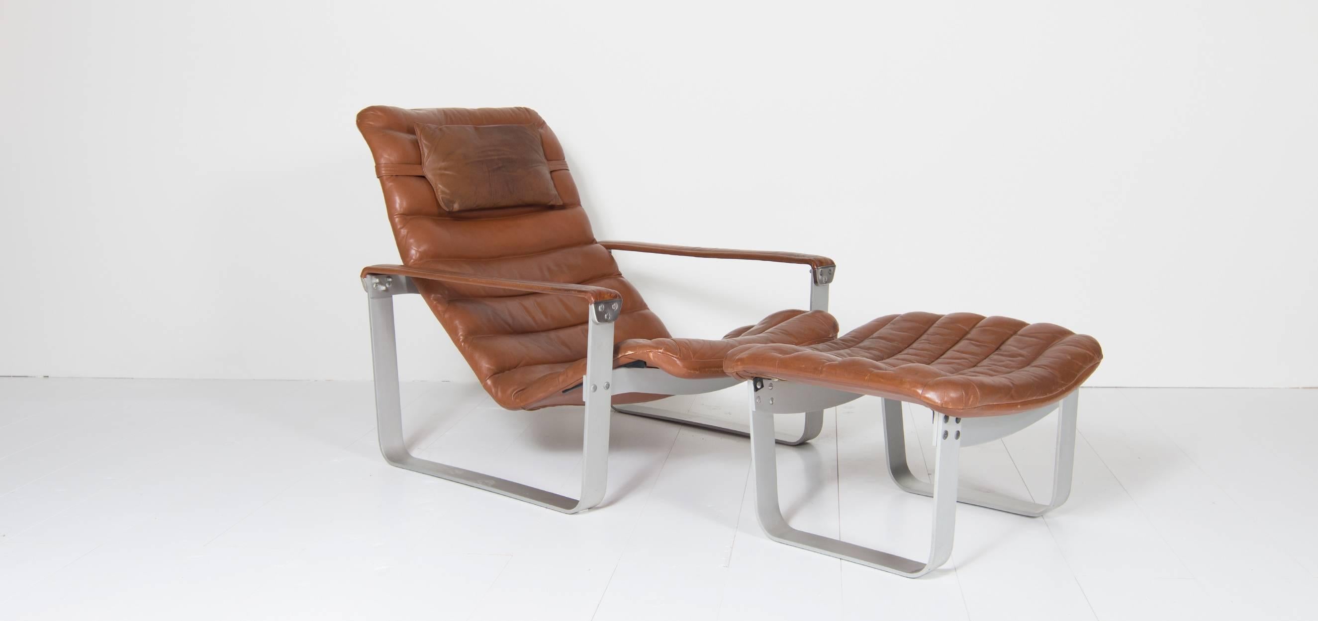 Asko chair model Pullka designed by the Finnish designer Ilmari Lappalainen in 1968. The padded shaped seat elements in leather resting on an bruised aluminium frame with leather armrests adjustable to three positions. The comfortable chairs were