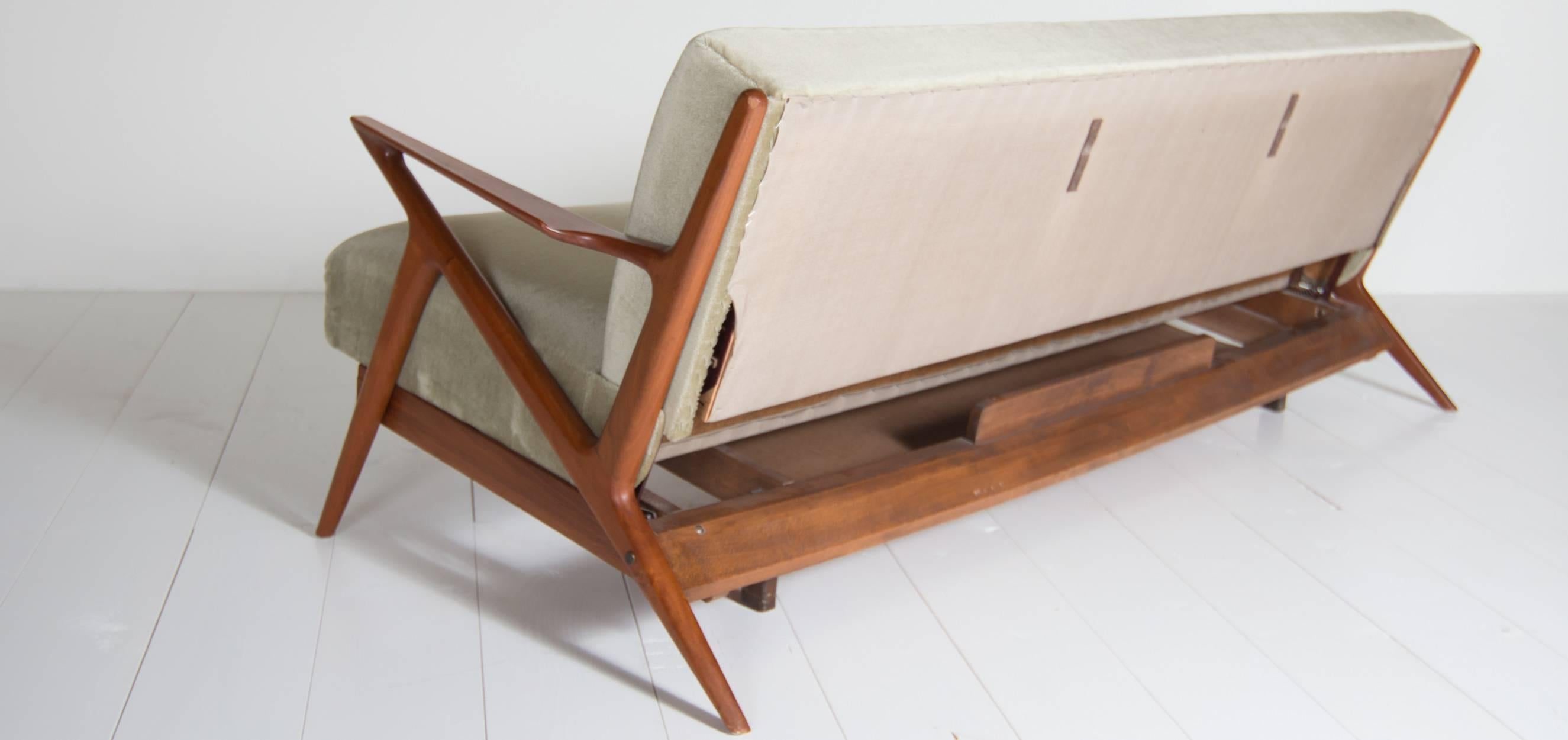 This Danish design vintage Z sofa is designed by Poul Jensen for the Danish furniture company Selig OPE. The vintage Z sofa changes easily into a daybed because of the system in the frame. The frame is made from teak and the sofa is upholstered with