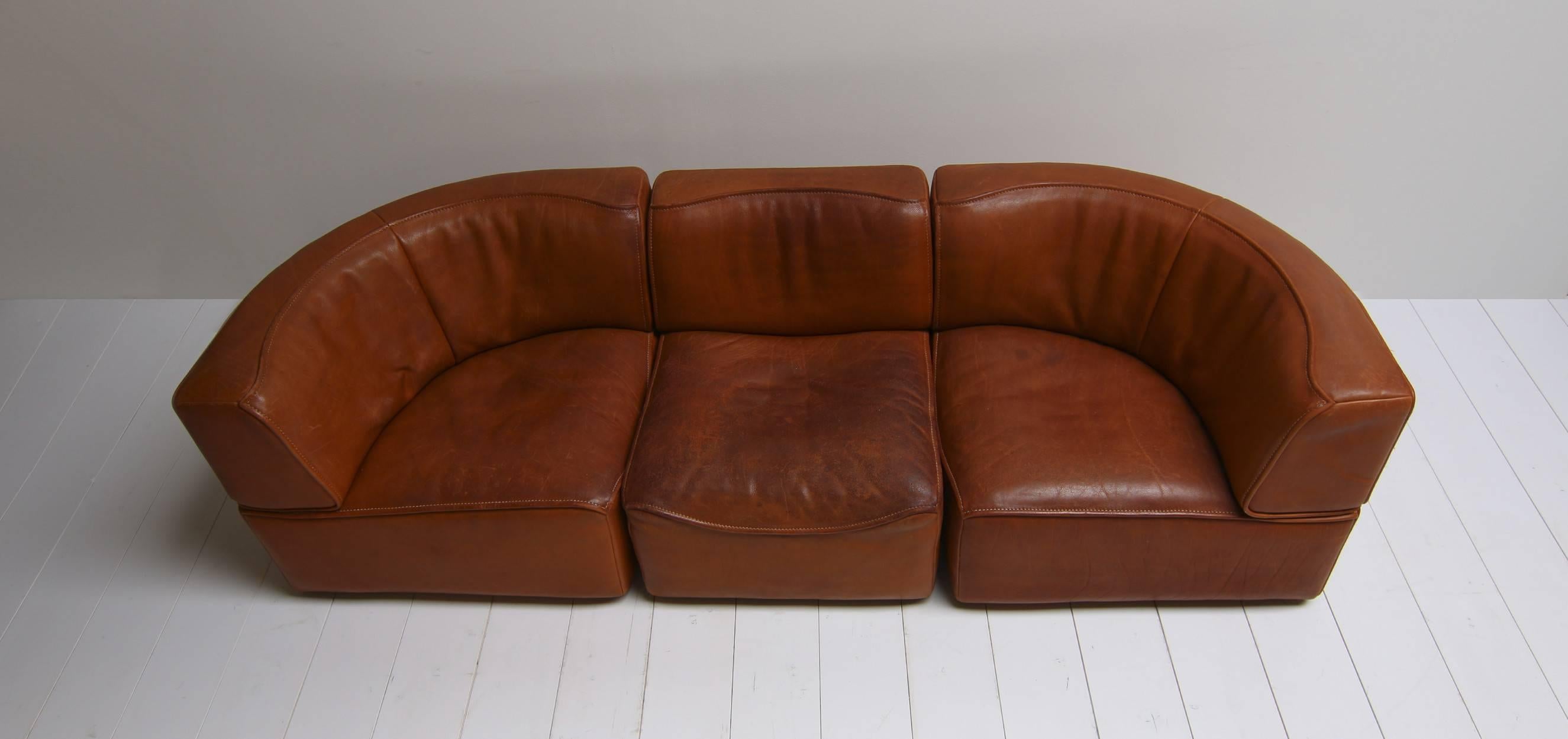 De Sede DS15 sofa designed in the 1970s. This sofa is made by the Swiss design brand De Sede. The set has three elements consisting of two corner elements and a straight element. The three parts fit together very well which makes this sofa a