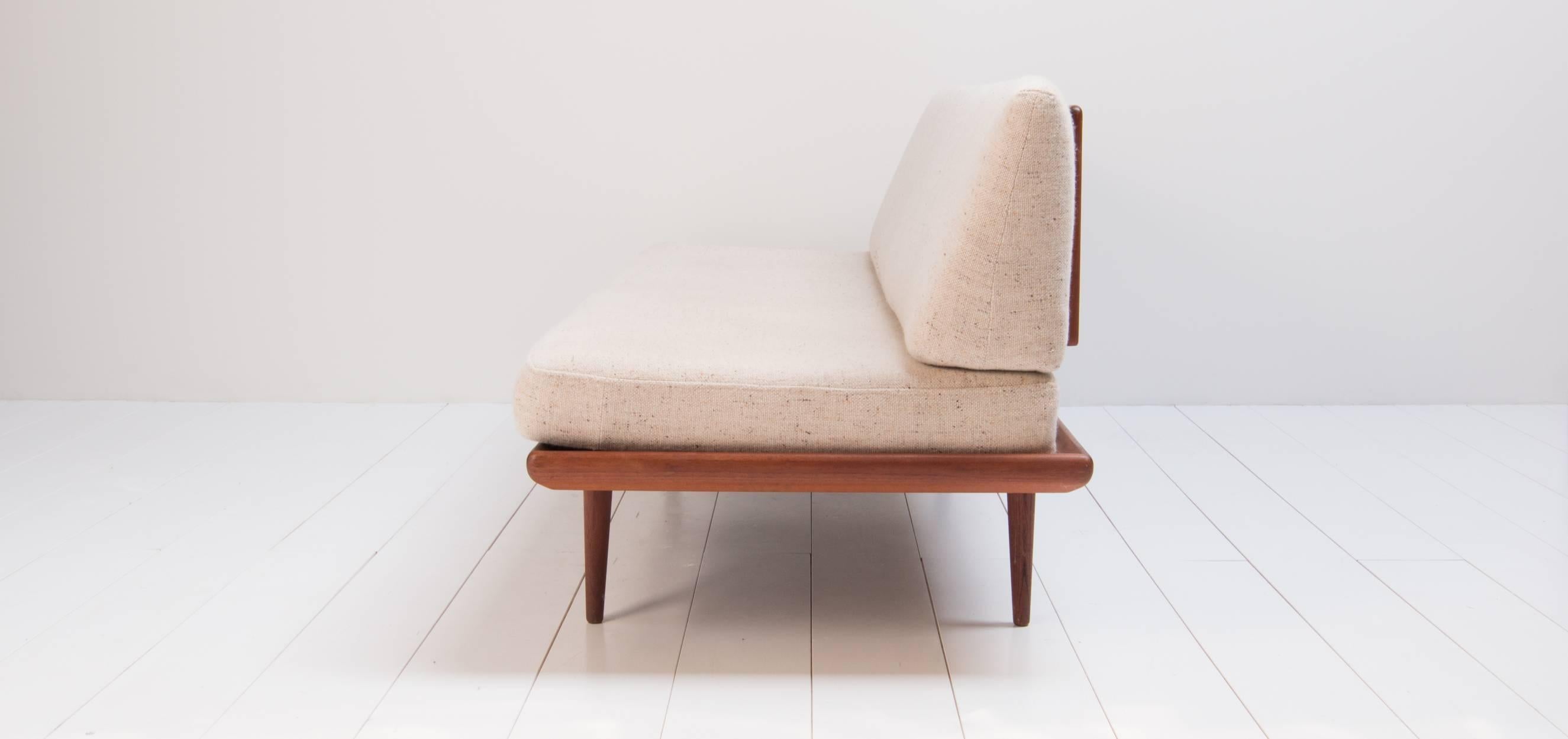 Peter Hvidt daybed produced by France and Son in the 1960s. Designed by the famous duo Peter Hivdt and Orla Moolgard Nielsen. This daybed is one of the most popular daybeds in Danish modern history. This model is called Minerva.

The Peter Hivdt