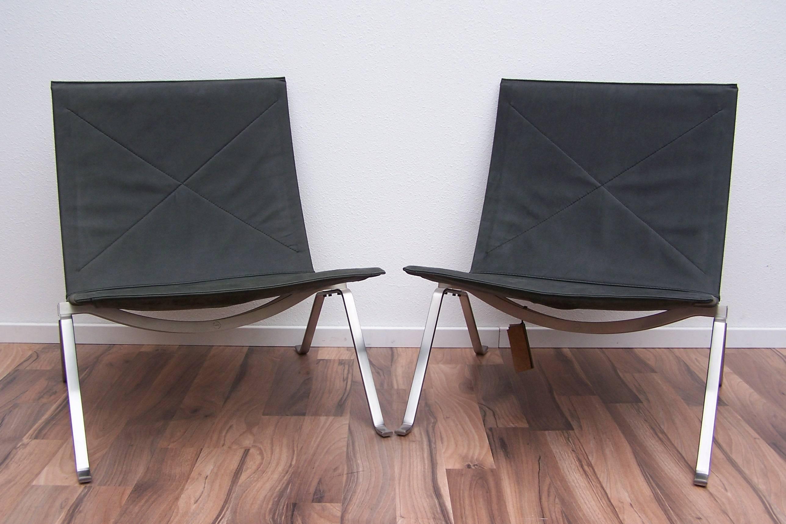 Mid-20th Century Poul Kjaerholm PK22 Lounge Chairs Exclusive Edition, Set of Two For Sale