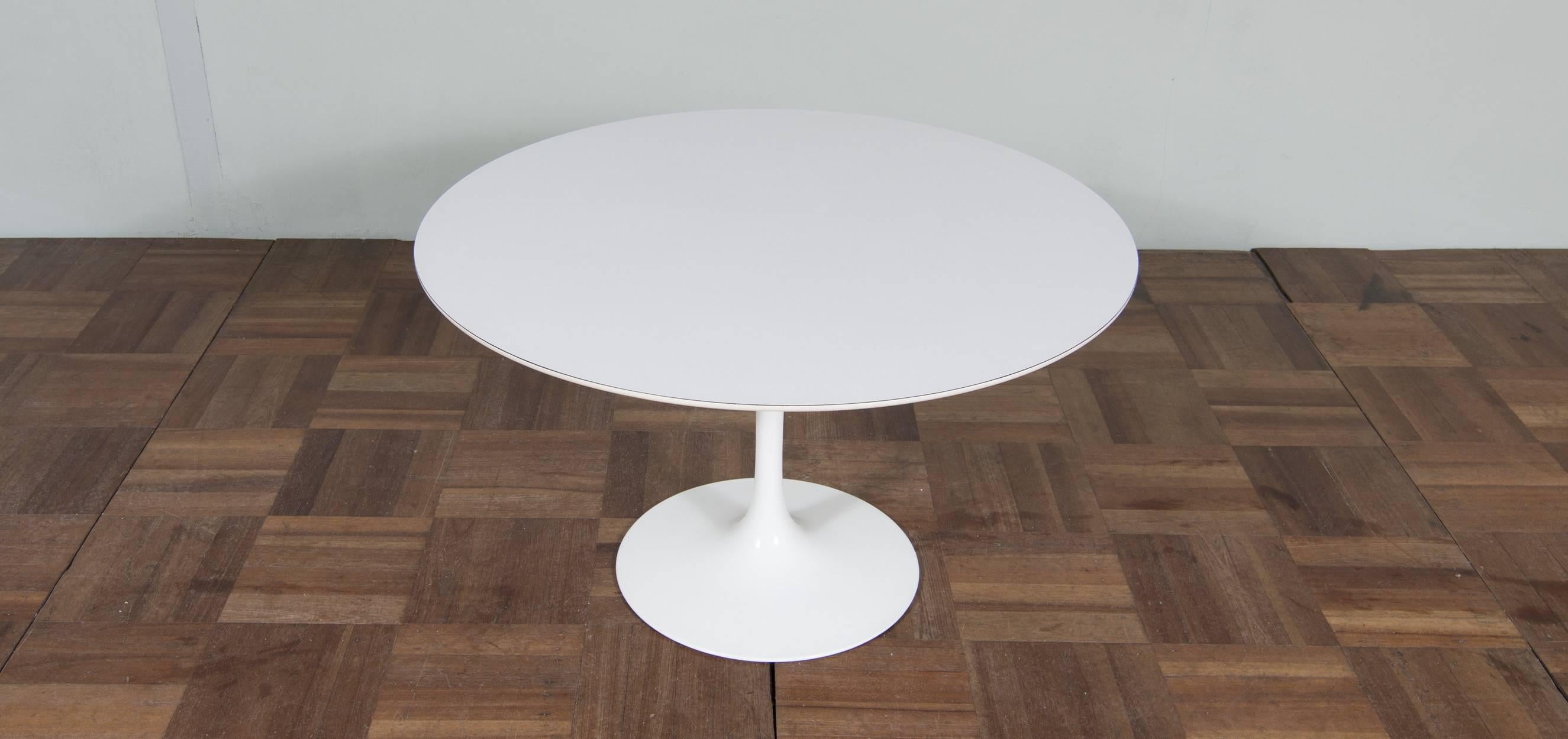 Vintage Eero Saarinen tulip coffee table designed in the 1950s

Vintage Eero Saarinen tulip coffee table with white laminated top. The table is produced by Knoll International and designed by Eero Saarinen in the 1950s.

Eero Saarinen was a