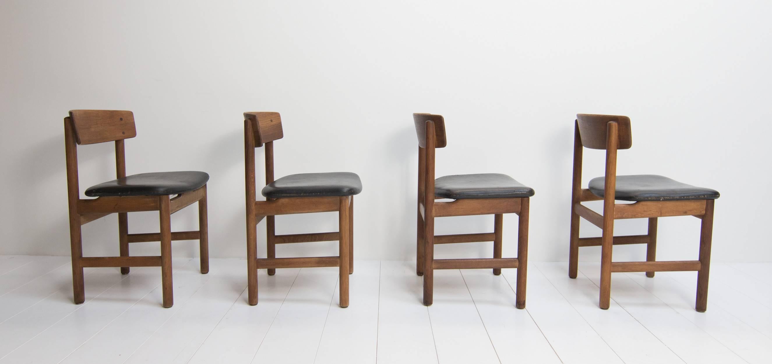 Børge Mogensen chairs, a set of four Danish design chairs model J39. Fredericia Furniture produced these Børge Mogensen chairs in the 1960s. The chairs are made of Oak. The leather of the chairs has a great patina, see pictures.

The designer of