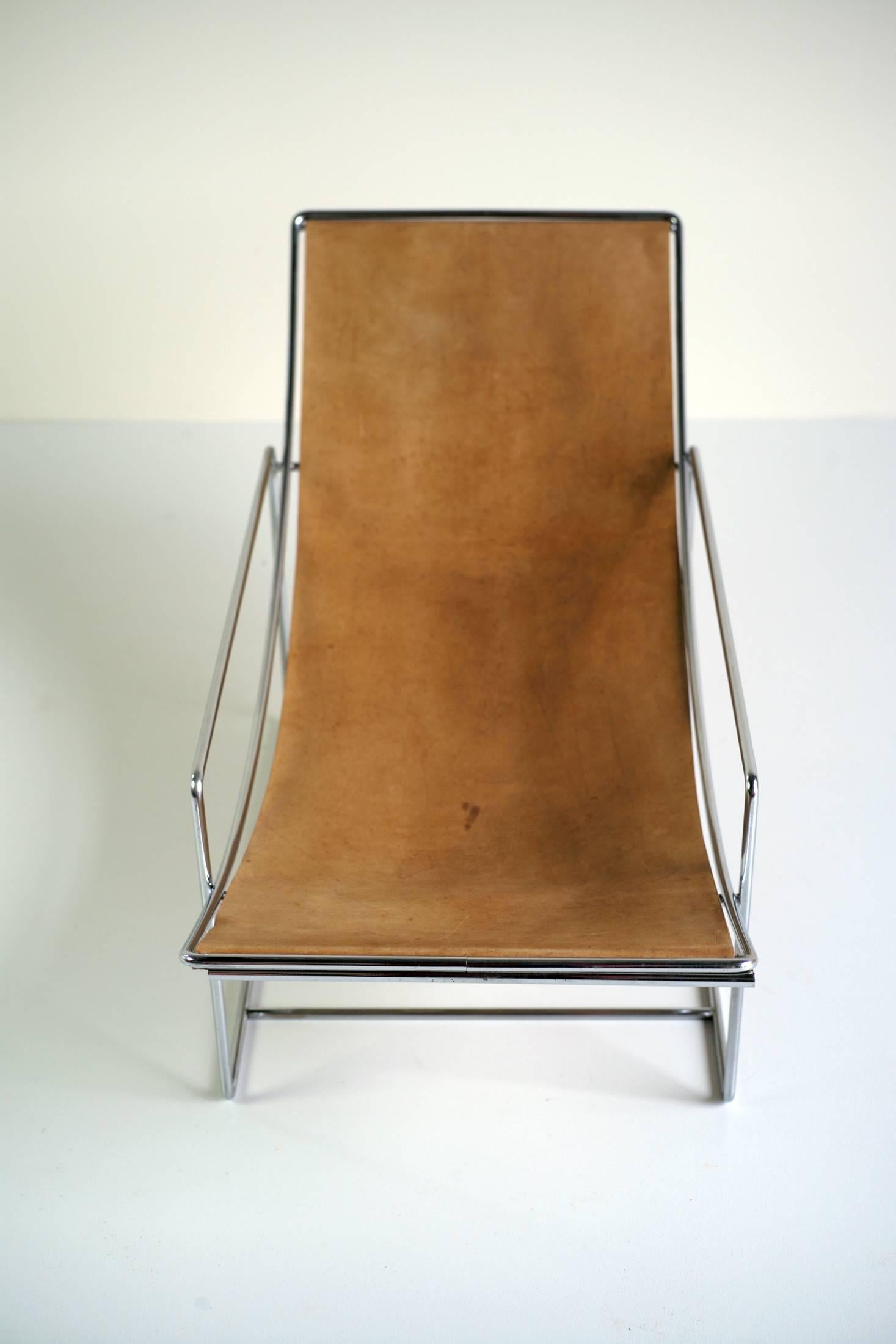 Minimalist Lounge Chair, Fawn Leather and Chrome, 1970 In Good Condition In Catonvielle, FR