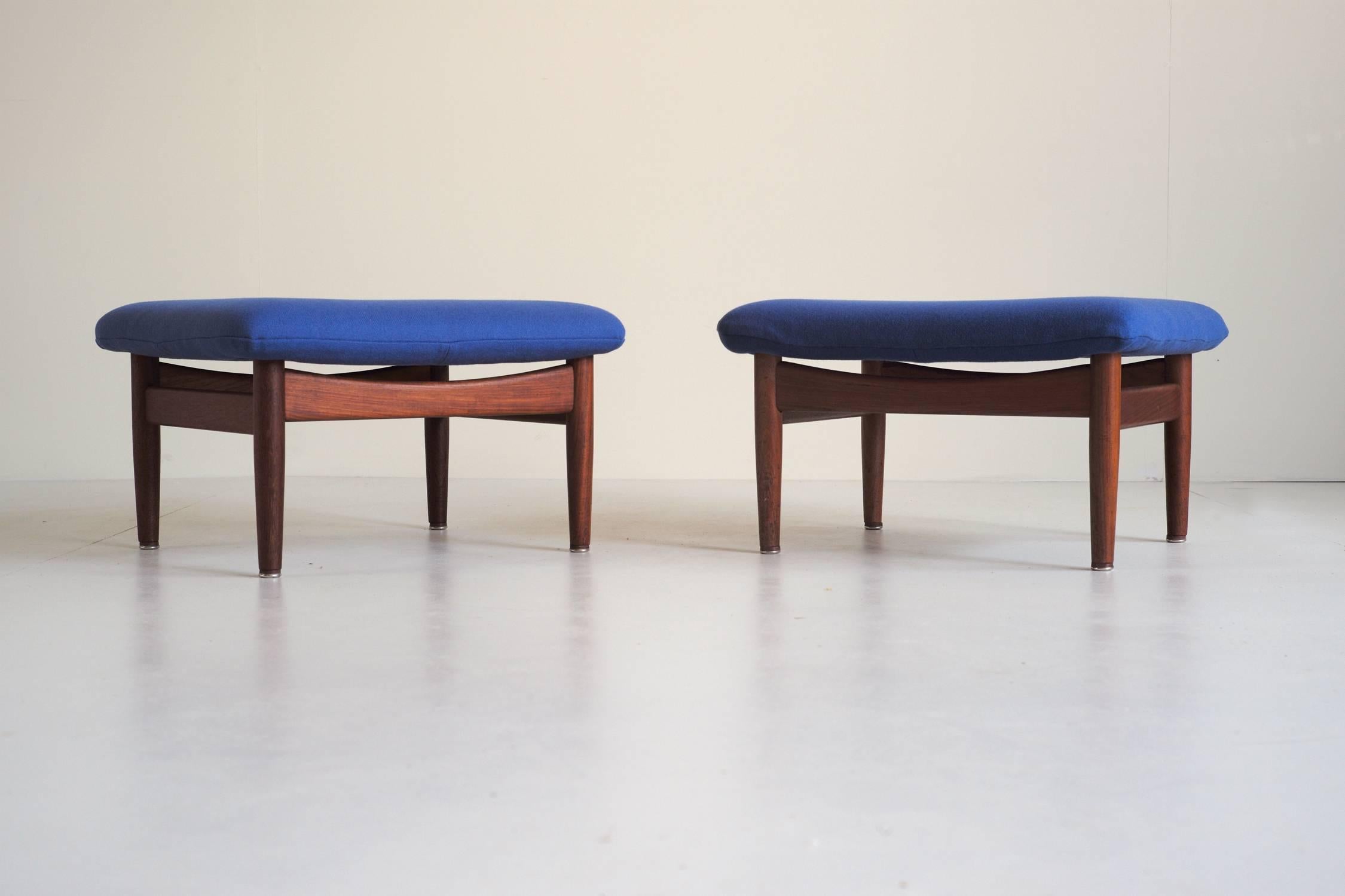 This pair of FD 137 Japan series stools was designed by Finn Juhl for France & Son in 1953. They feature teak legs and Kvadrat Tonus 4 fabric in blue.
Another pair upholstered in yellow Kvadrat is also available.
 