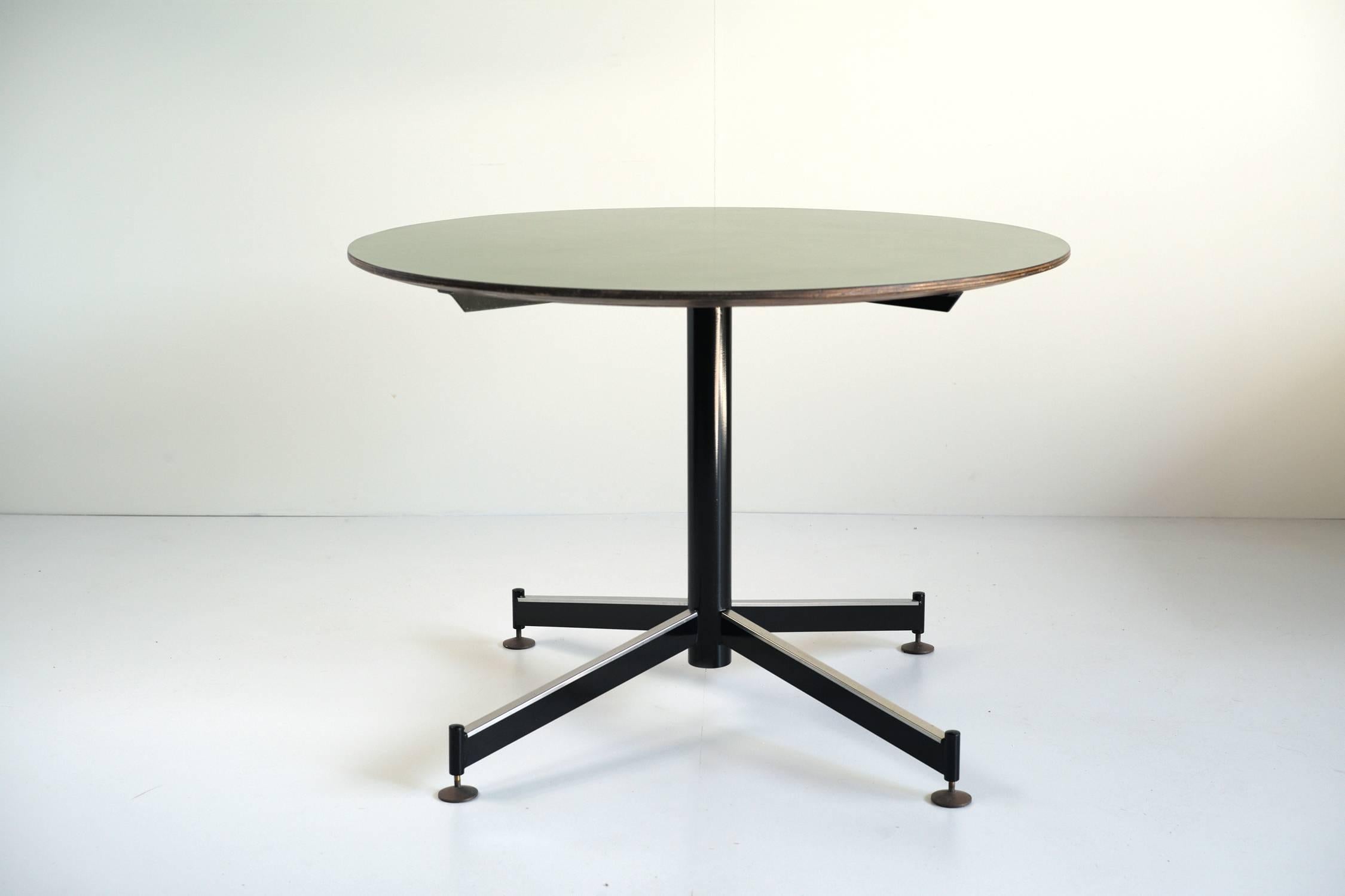 Mid-Century Modern Central Round Table, Italy, 1955