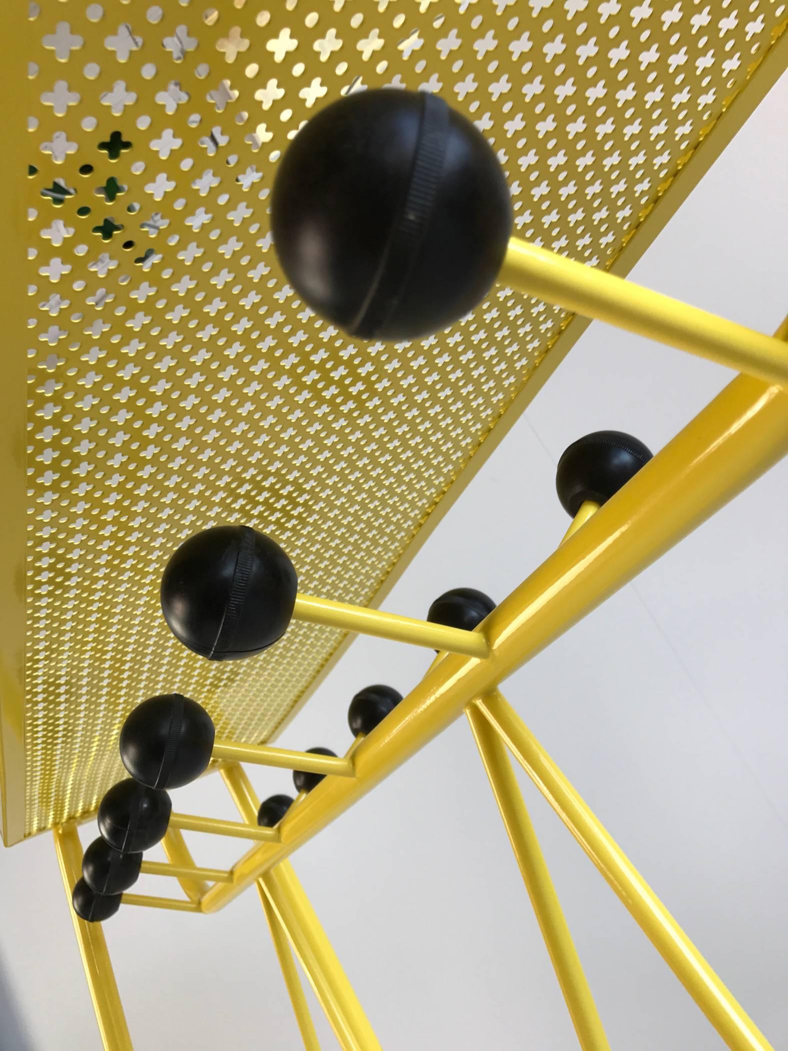 Double coat rack in tubular metal lacquered yellow with twelve hooks in bakelite, France, 1950. Top plate is perforated metal.
Very nice state, relaqué epoxy yellow.