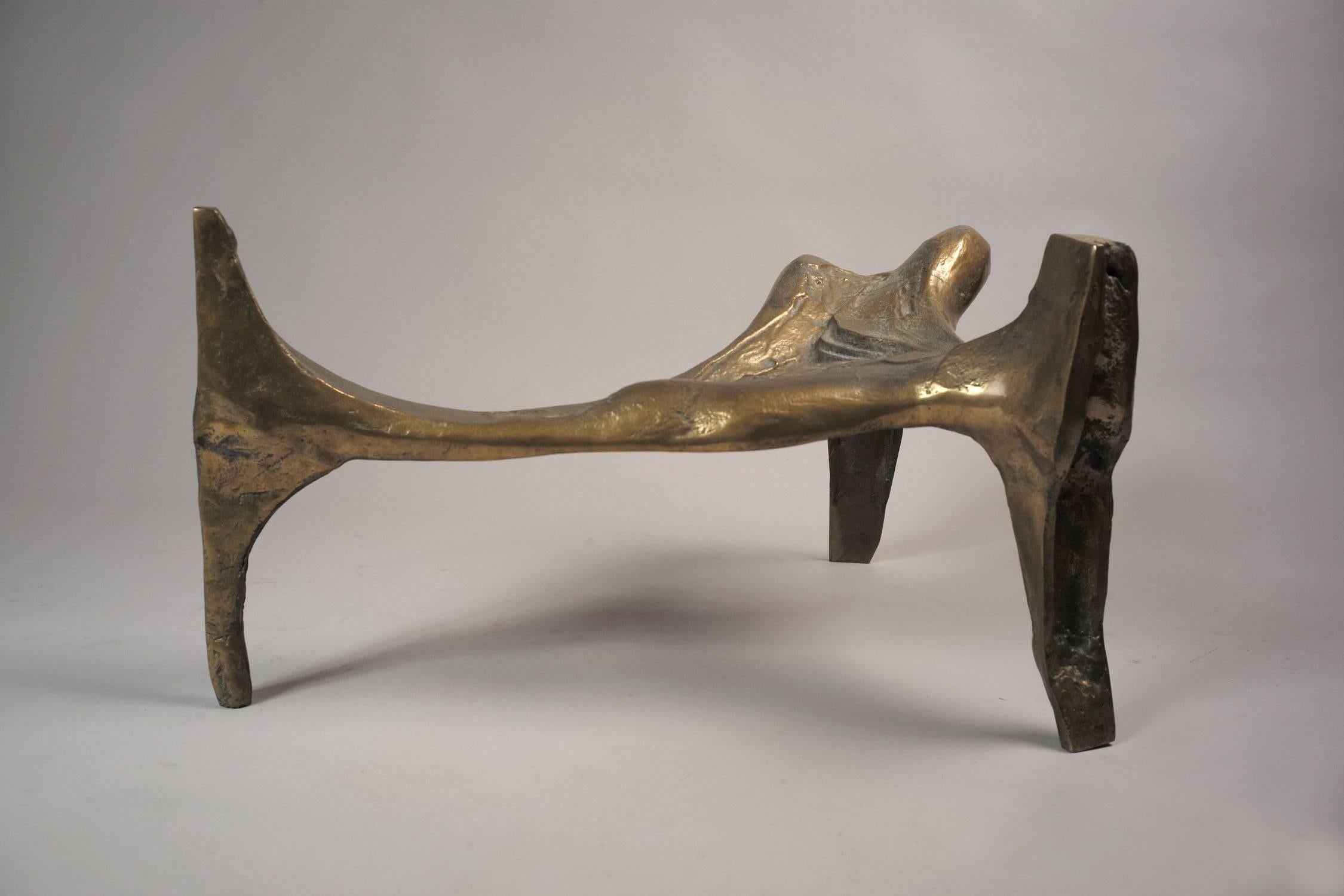 Tripod free form living room table in solid bronze, circa 1960.
In spite of all my researches, this remarkable work of the middle of the twentieth keeps its mystery. This piece, signed and numbered, is to be identified.

