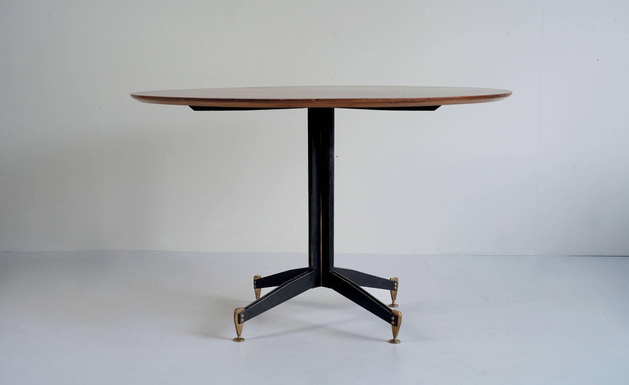 Mid-Century Modern Round Table with Central Base in Steel Blades, Italy, 1950