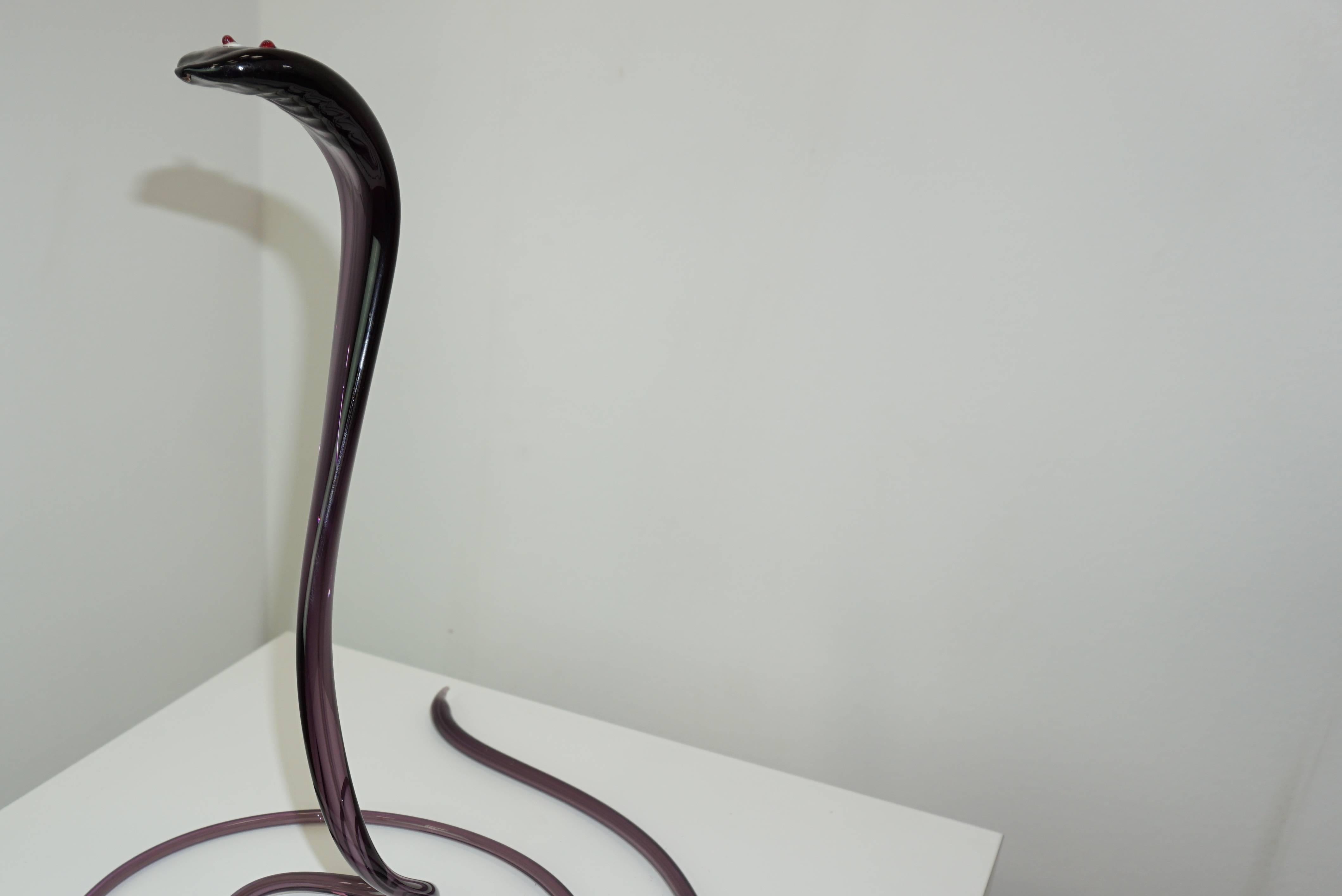 Handmade sculpture / purple cobra in Murano glass, so design.

It does not whistle, it does not bite and such beautiful!
