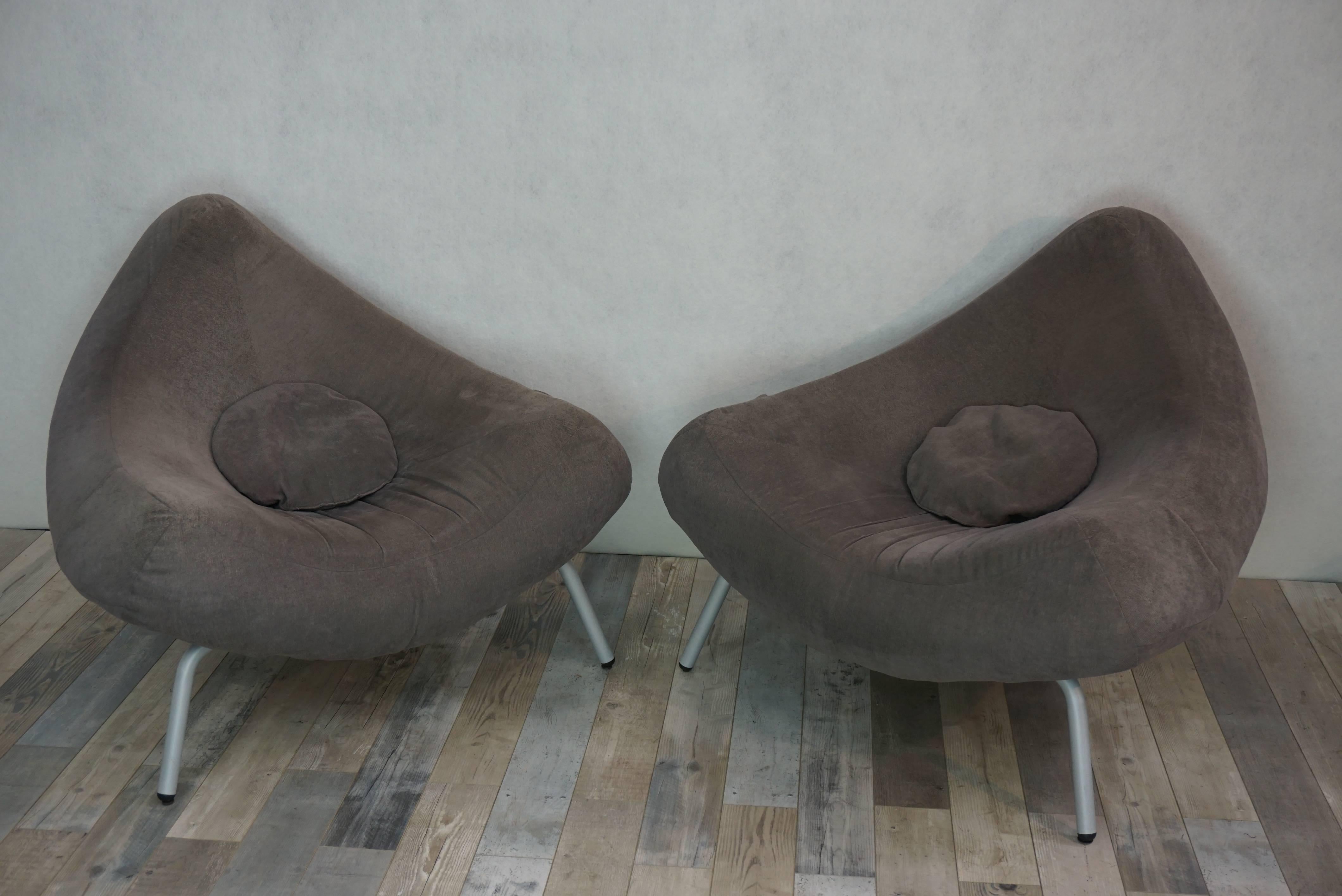 Inspired by George Nelson's Coconut armchairs (1955), this pair of lounge armchairs, 