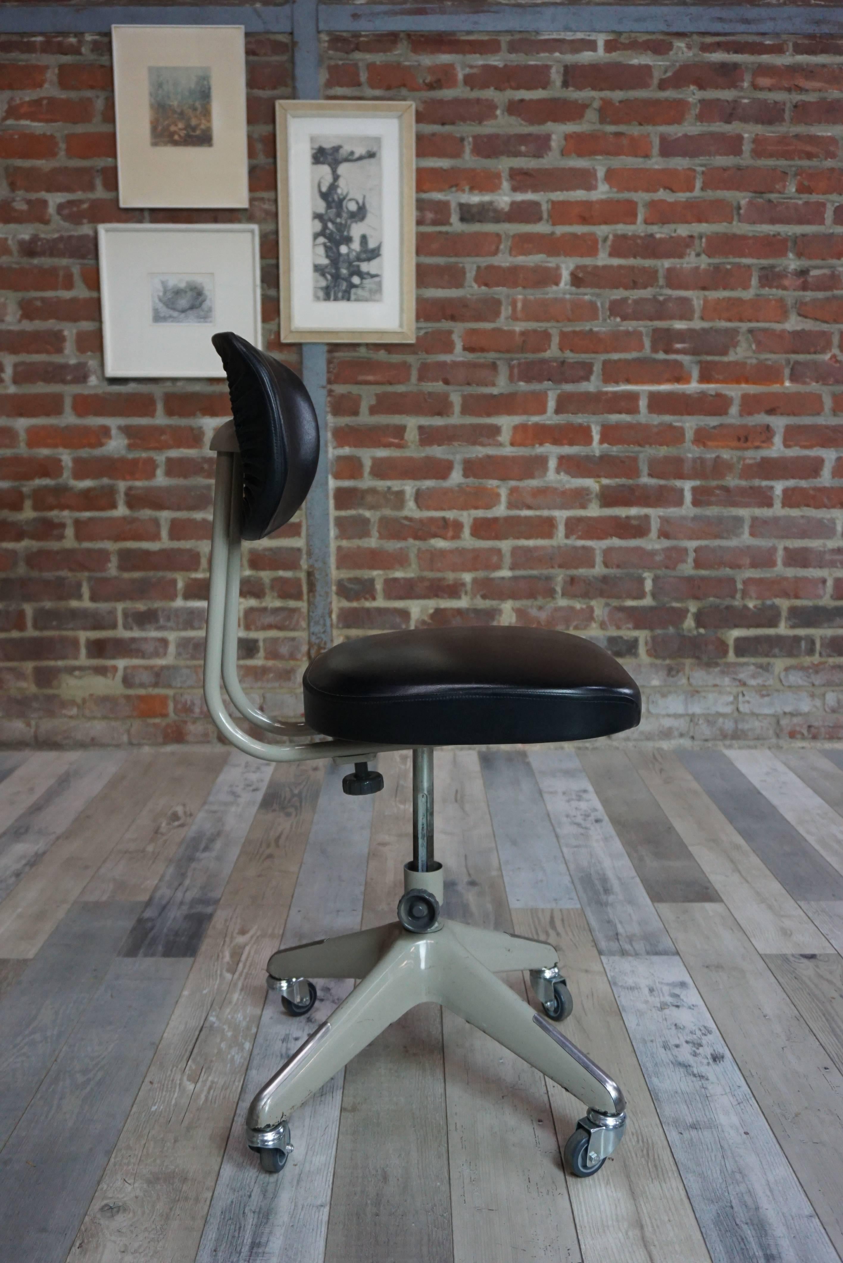Industriel Chaise de bureau pivotante et réglable par Okamura:: Japon:: 1971
