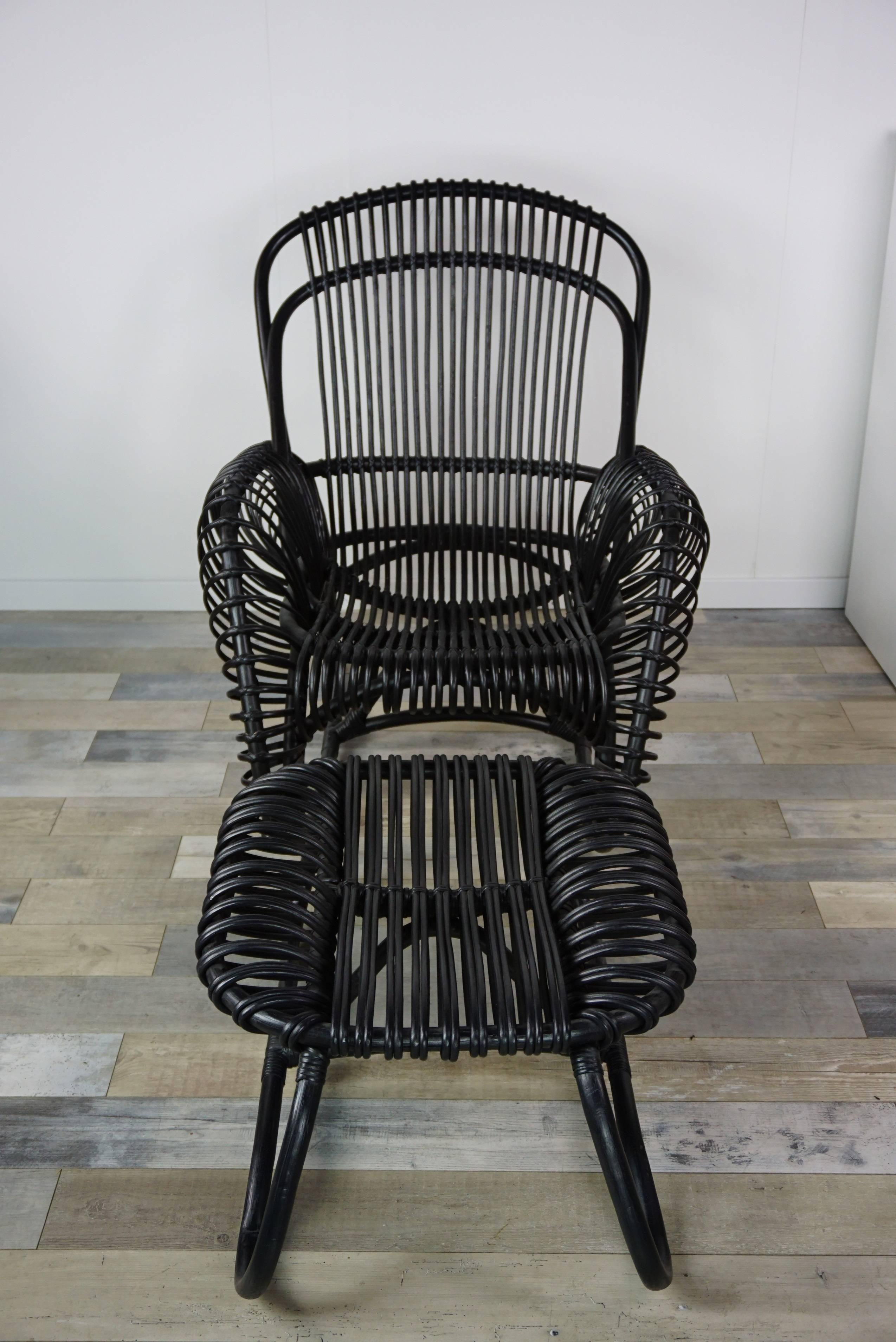 Vintage look and resolutely contemporary, this lounge armchair with its ottoman and its matching side table, black lacquered rattan is wonderful, poetic and comes from a French house specializing in the manufacture of rattan and has been around for