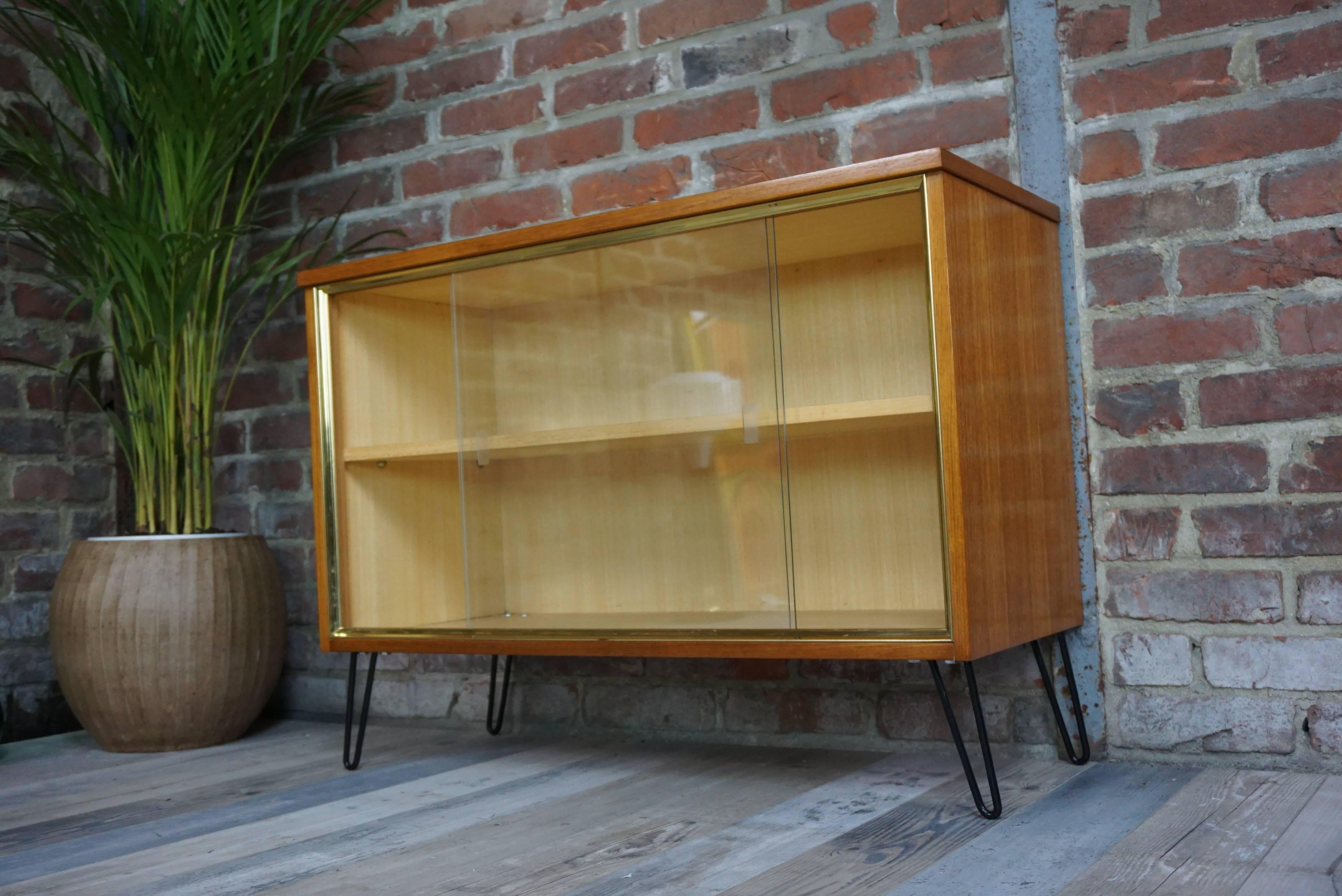 1950s Teak and Glass Display Case Cabinet In Excellent Condition In Tourcoing, FR