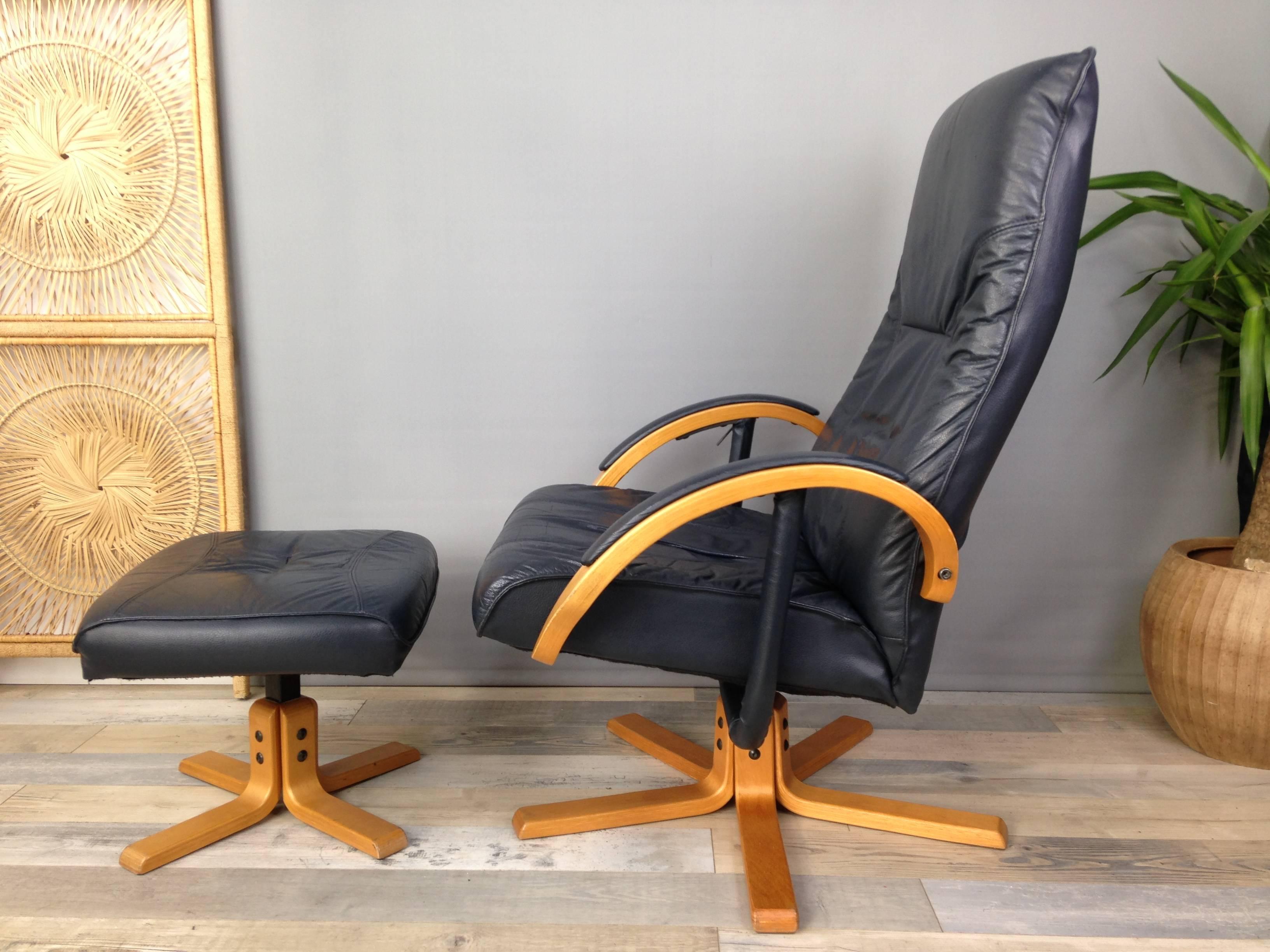 Danish Design Wooden And Leather Recliner And Swivel Armchair With Ottoman In Excellent Condition In Tourcoing, FR