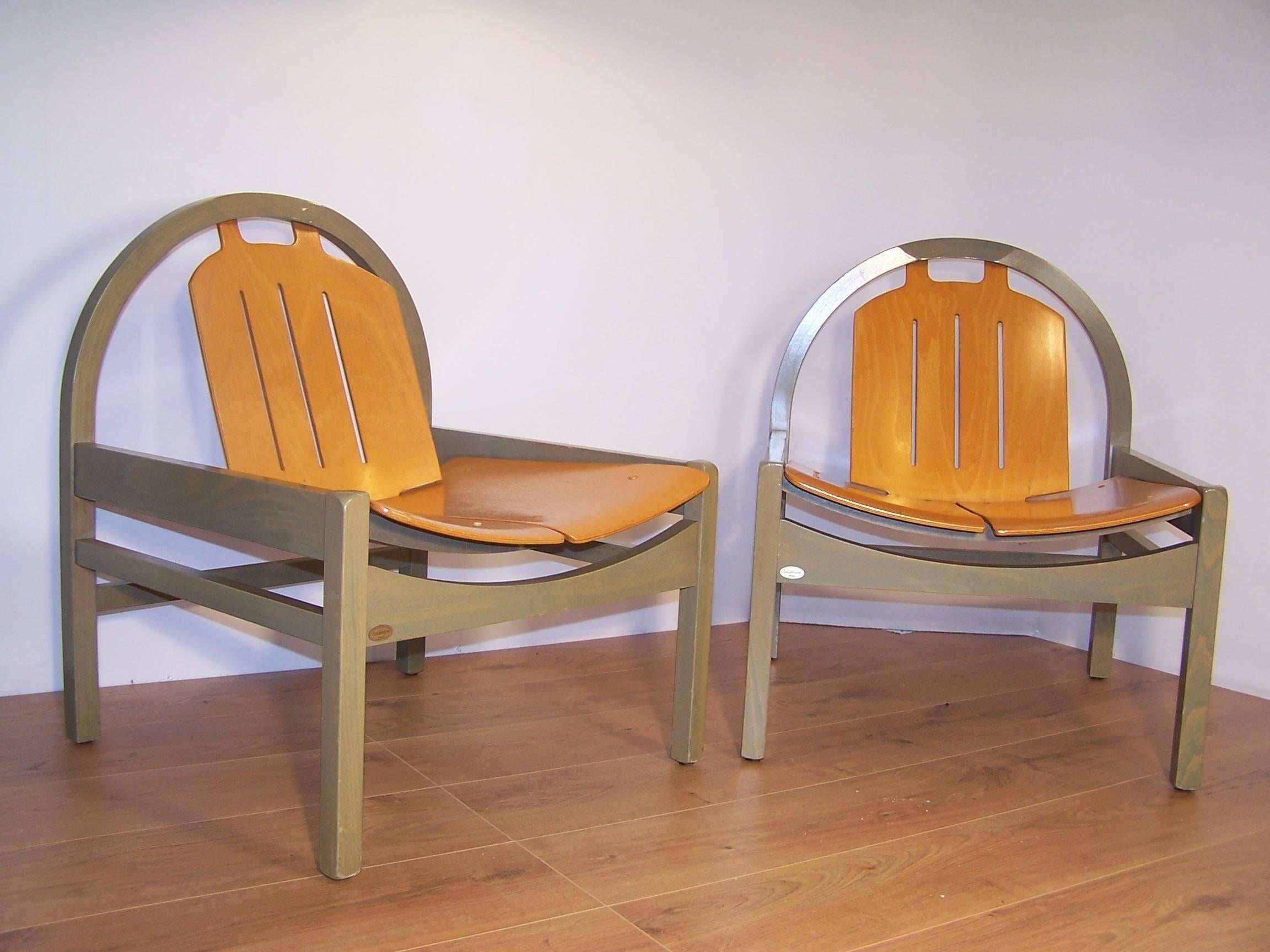 Verni Paire de fauteuils de salon Modèle Argos par Baumann