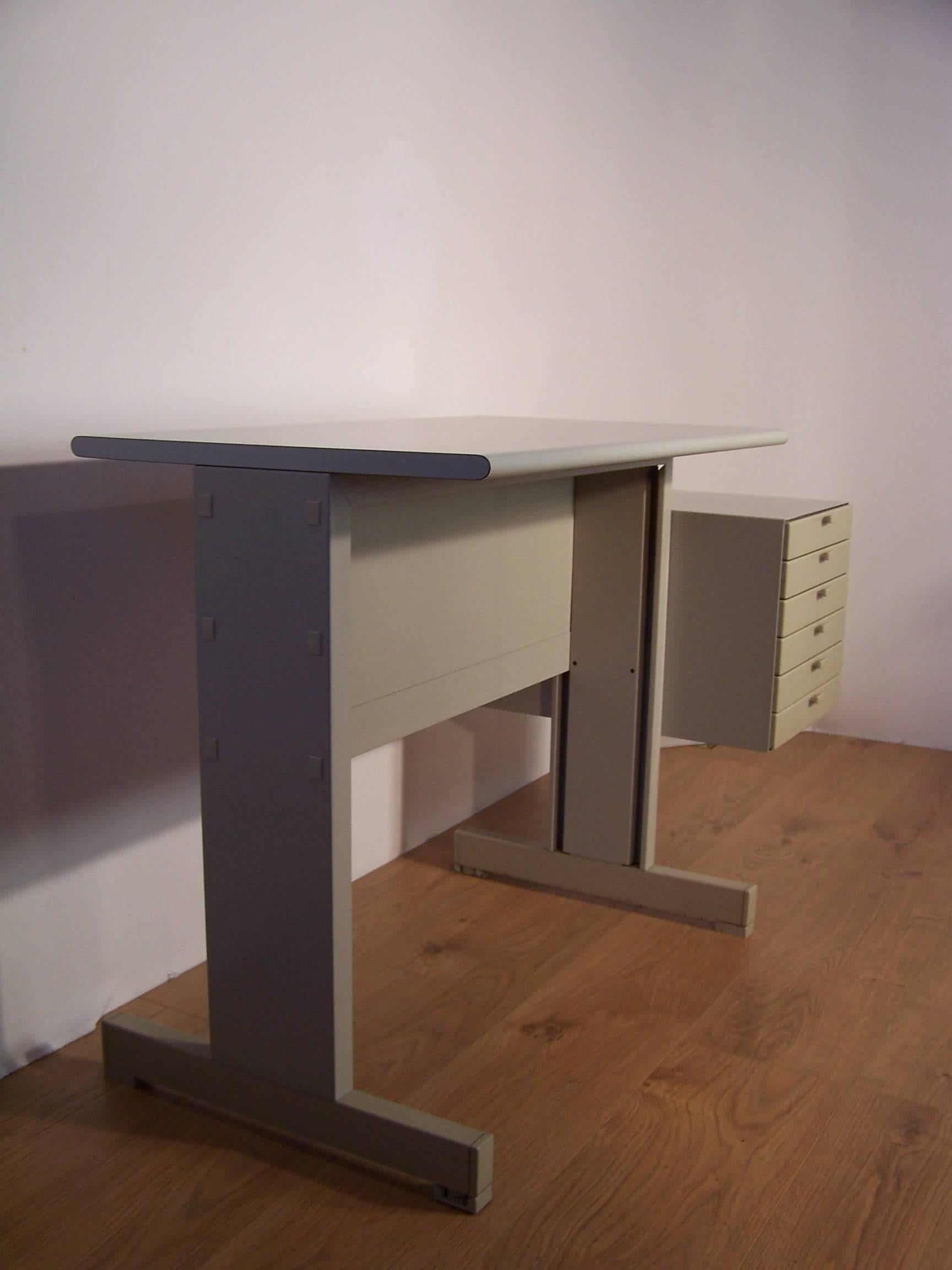 Modular Writing Desk by Ettore Sottsass for Olivetti Synthesis In Excellent Condition In Tourcoing, FR