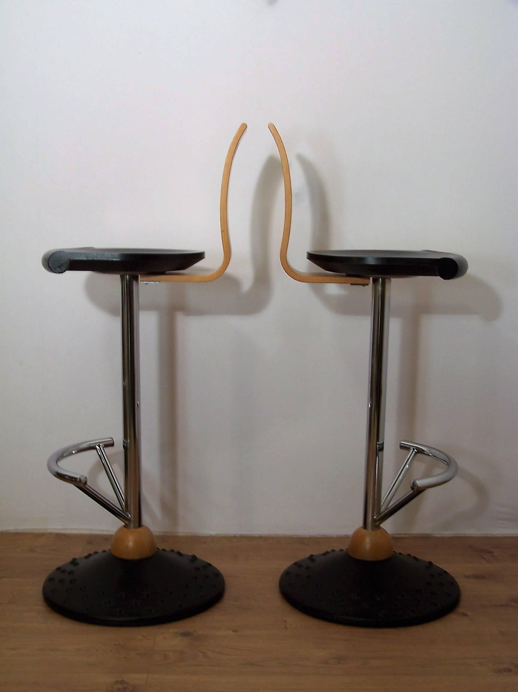 This stool can be found in the TV studio Le Pub. It was designed by Mirima in the 1990s. 
Fixed seat (height 80cm)
Chromed steel frame
Black seat and ergonomic backrest in varnished beech.