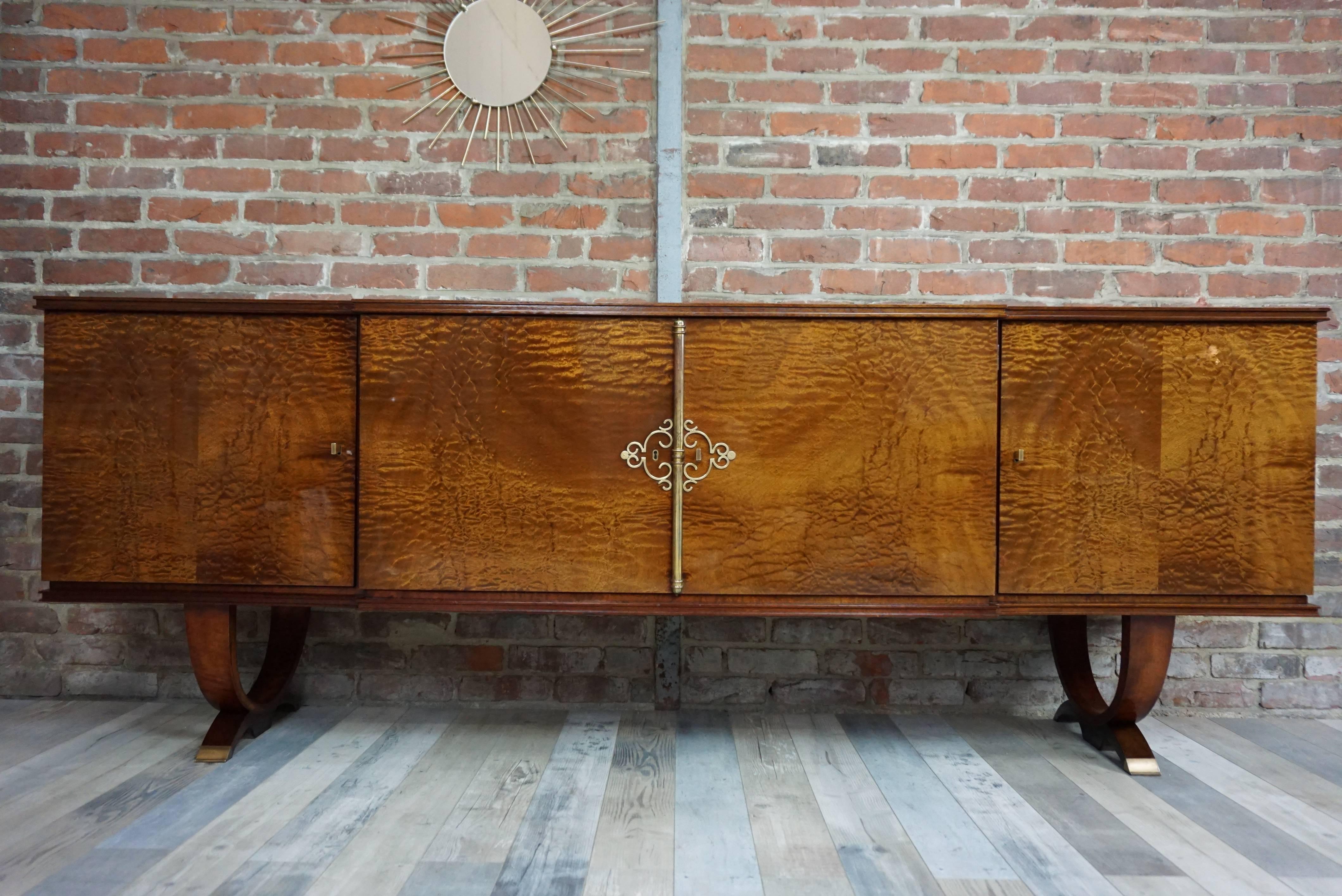 Made of noble woods and precious woods (Bubinga and Sycomore), this magnificent sideboard, set on two feet in cradles with brass-accented clogs, will undoubtedly be the centerpiece of your interior.
High quality cabinetry: Curved woodwork, use of