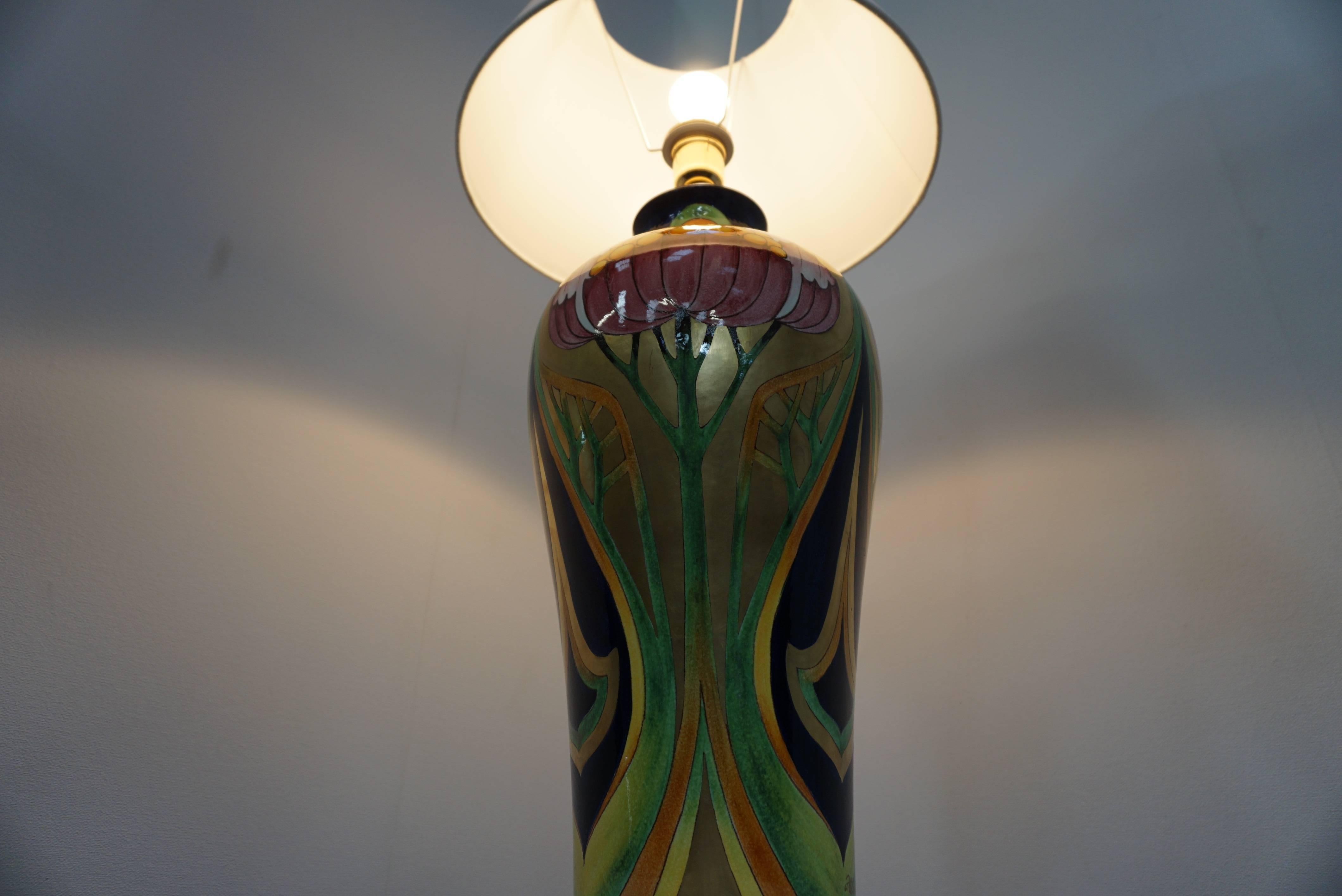 20ième siècle Lampe en céramique colorée de conception italienne par « Paolo Marioni » en vente